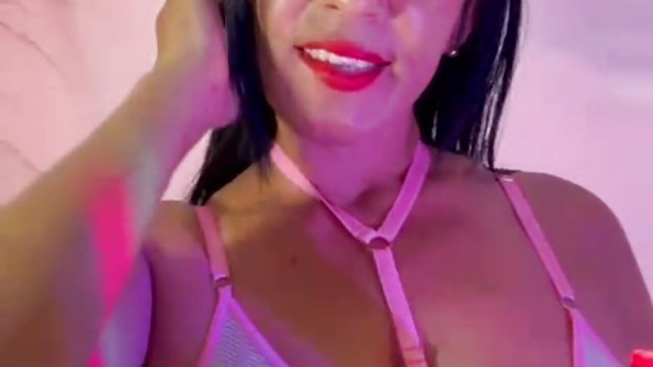 Do you want to play with my body and the candle? - vidéo du modèle de showcams Angel_Perv