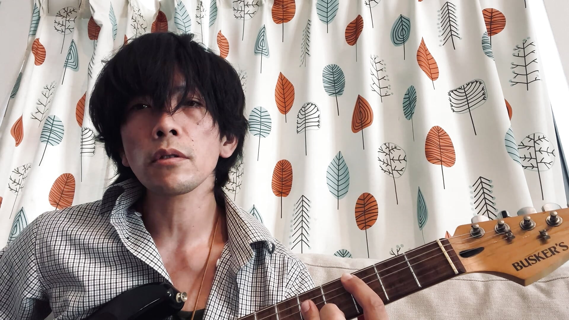 窓際くん(ギターの名前)と遊ぶワイ - วิดีโอโดย Katakuriko-Denpun โมเดลแคม