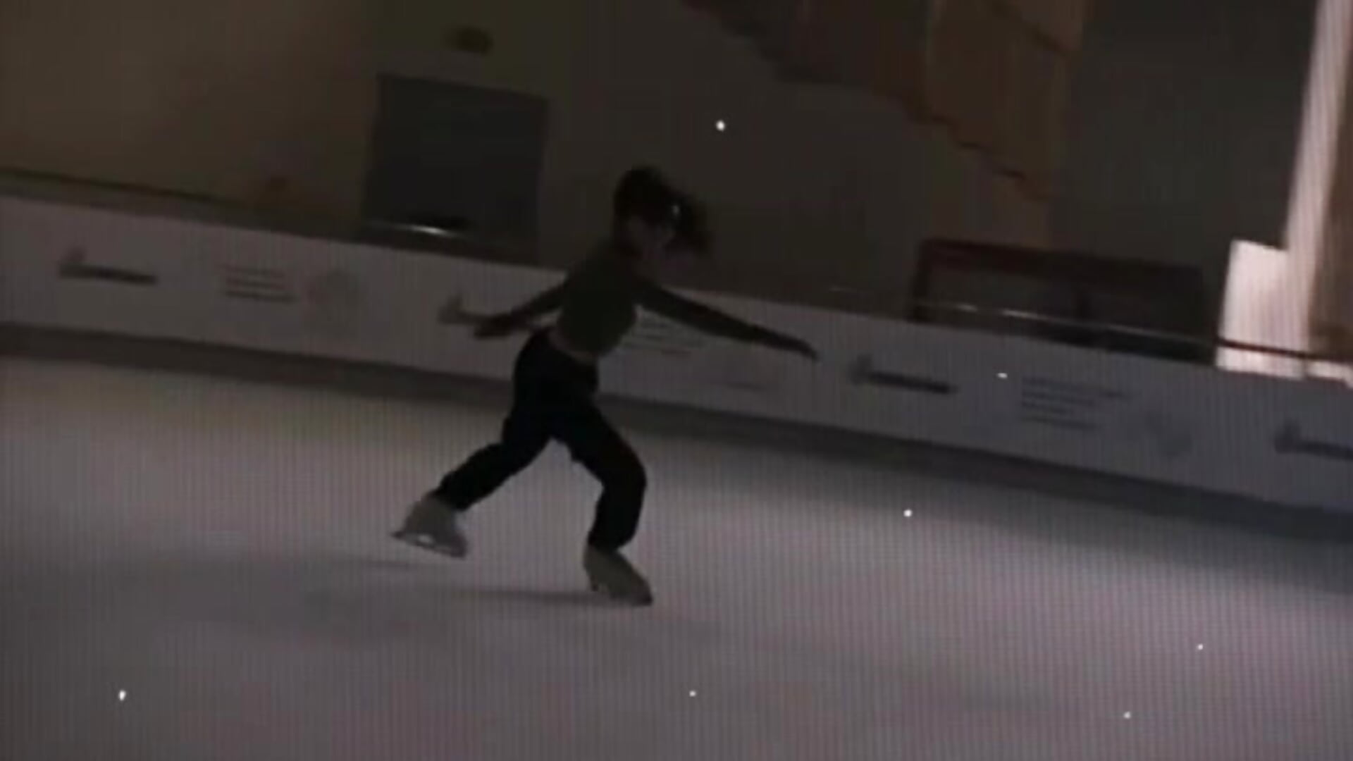 I'm skating - video by MariaGilkj cam model