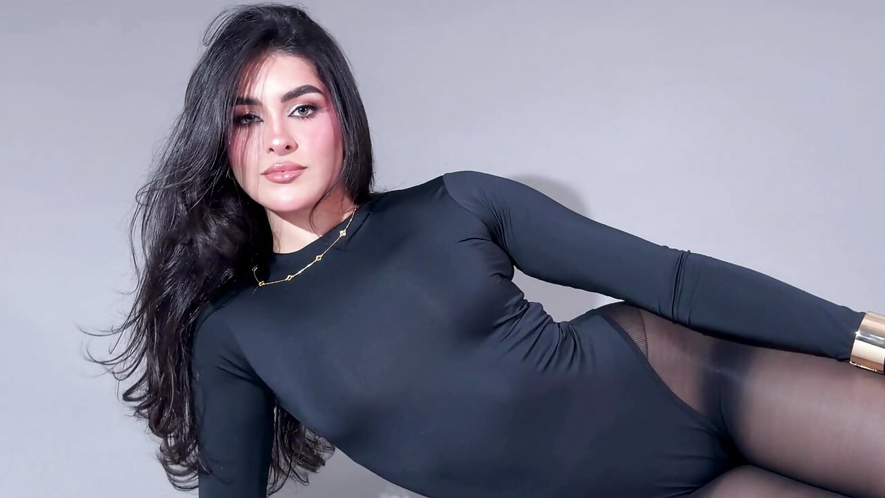 profile-intro-video-1777279783－カメラキャストのAntonellaparis_の動画