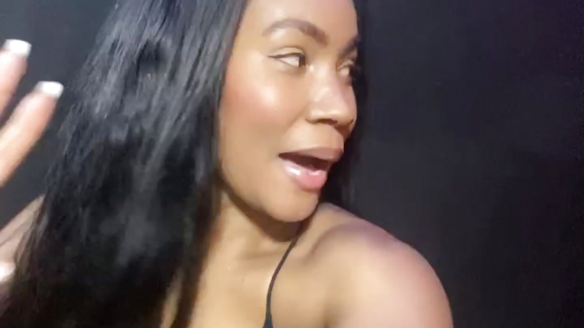 Noche✨✨✨－カメラキャスト  のCarolinarosseesの動画