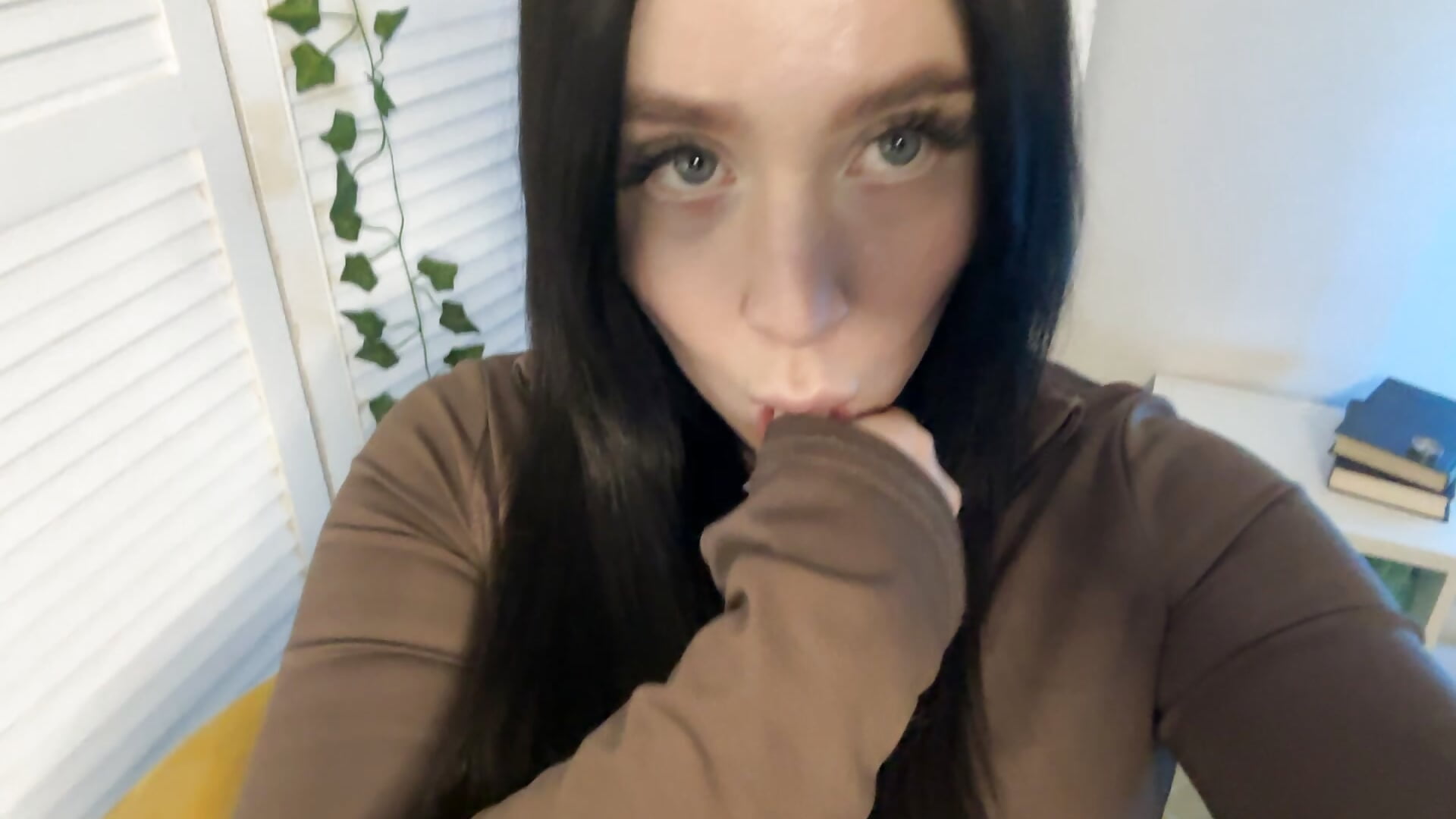 Suck sweet finger