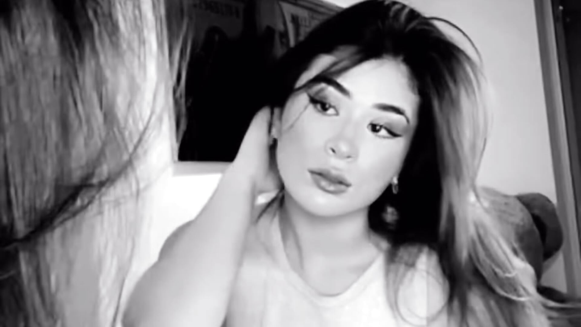 play with my pussy, but dont play with my emotions :p - video by Whoareubabygirl cam model