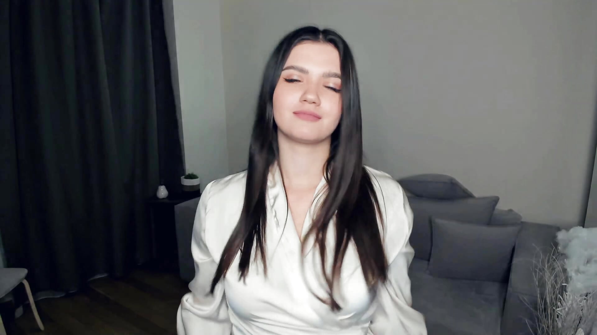 its me - video by AsteriaVi cam model