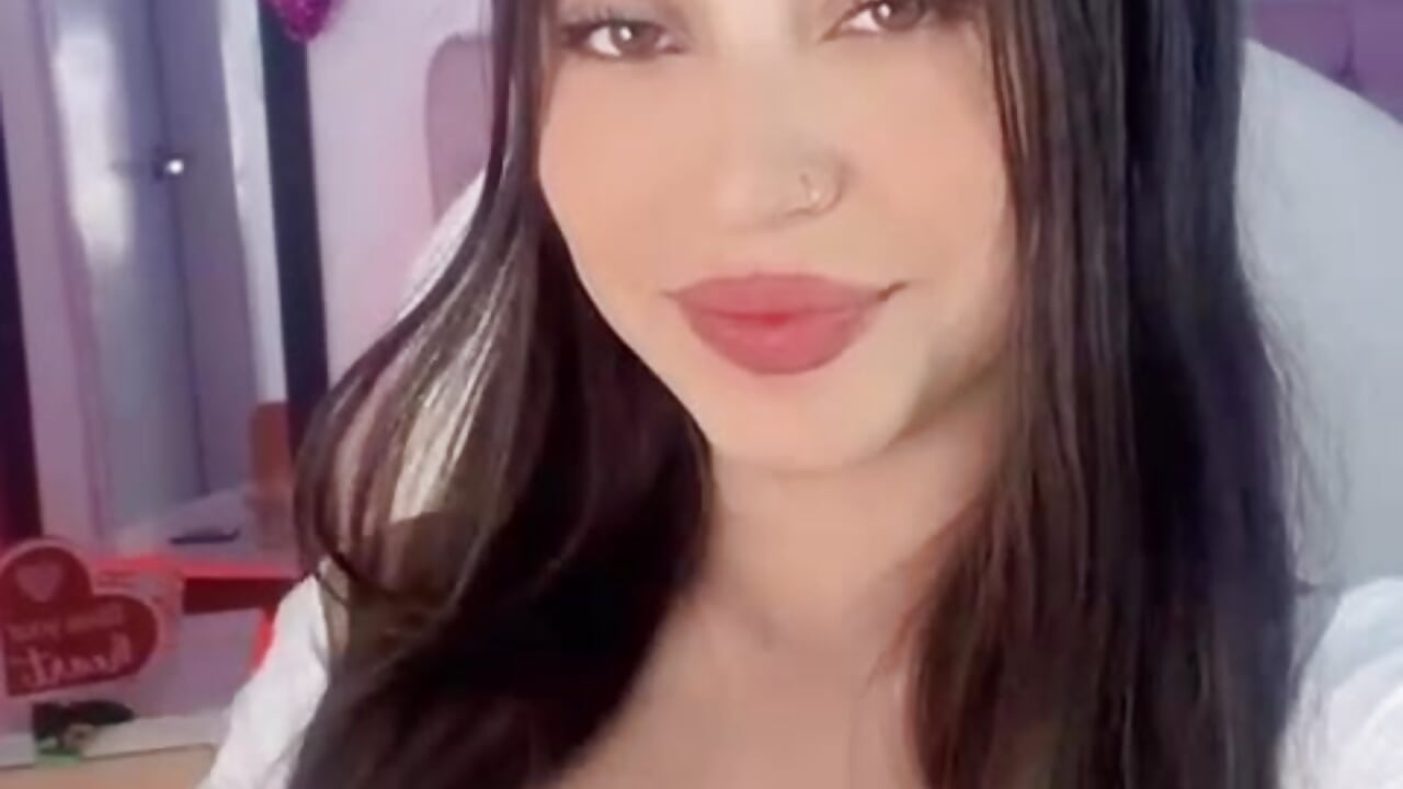 🤤 Moaning like you are eating me rich 💋 - video by Julianaa_Castro_ cam model