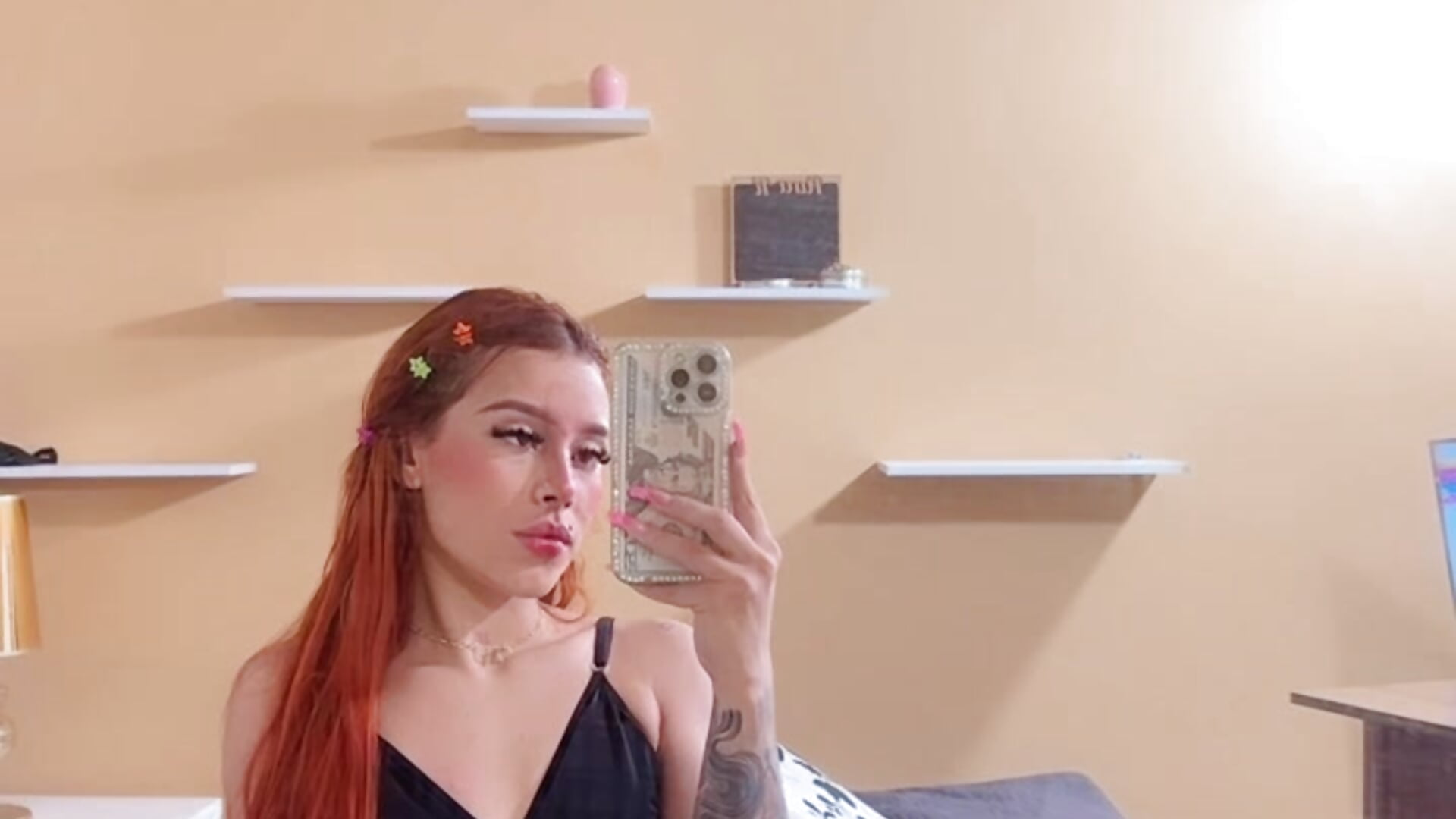 c9af8a960ea84a82811b35c7ae47fe1d - vídeo de emy_colee modelo de câmara