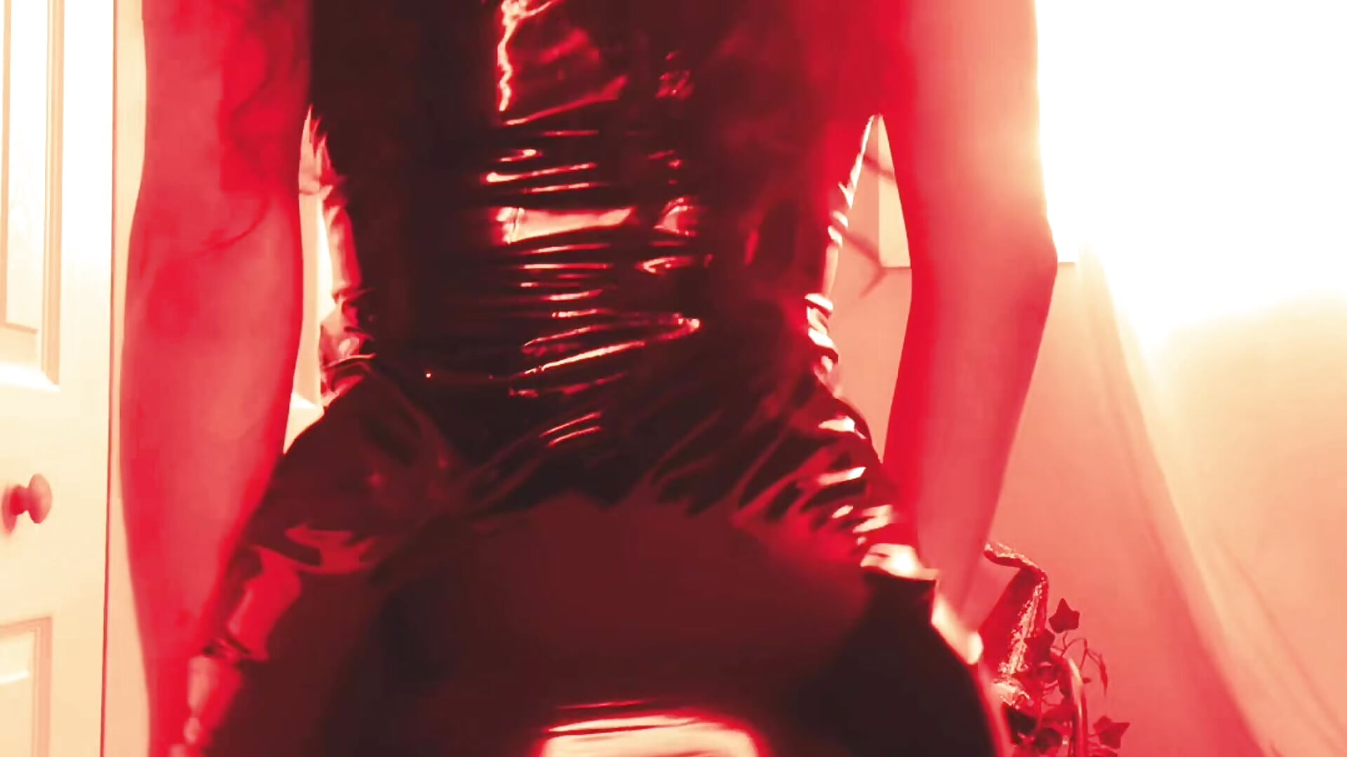 Hypnotizing booty wiggling - video by VictressxViolet cam model