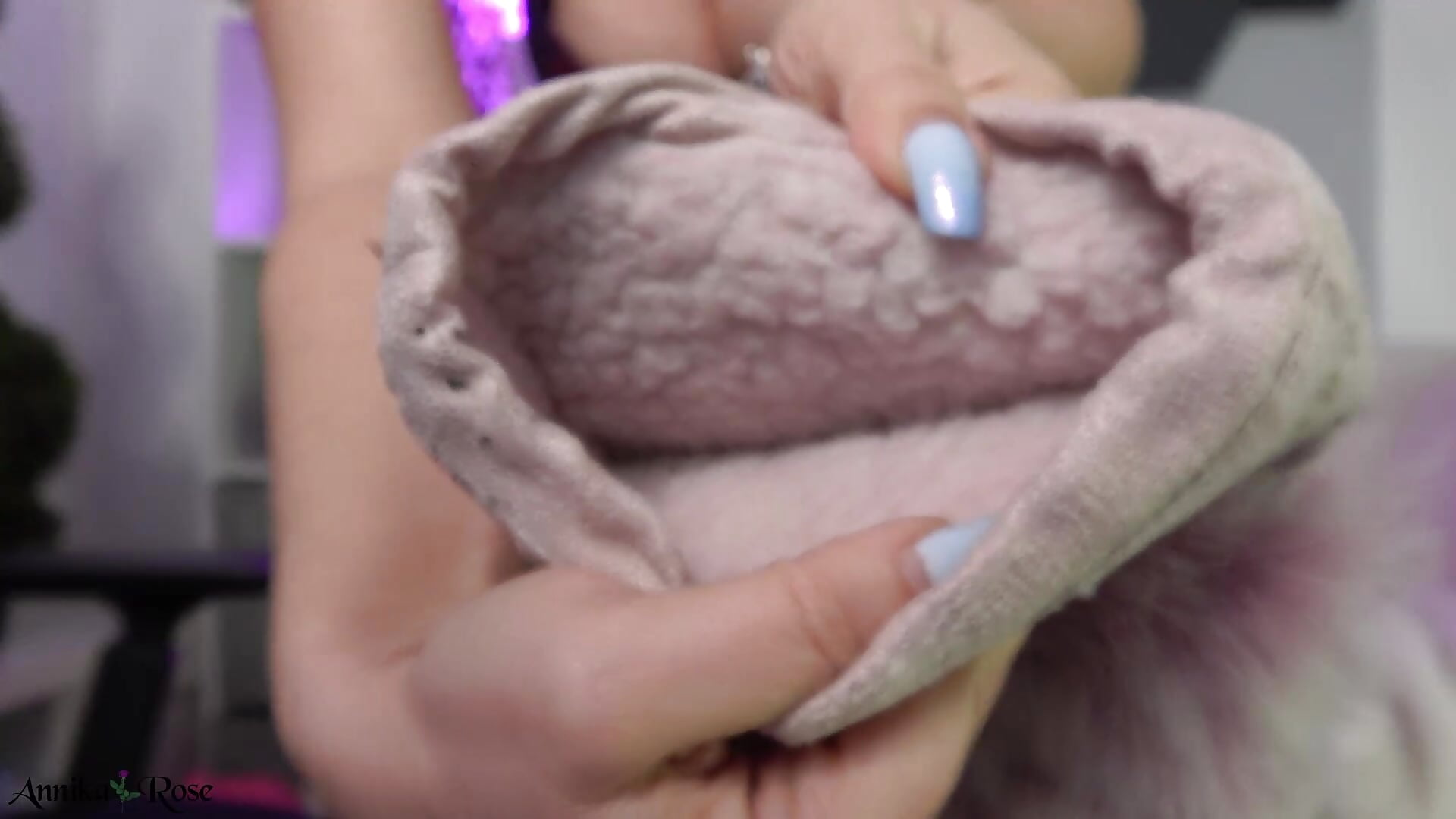 Fashionshow – Meine Kuschelsachen  Heute bekommst du eine #sexy #Fashionshow, wo ich dir meine ganze - AnnikaRose adlı kamera modelinin videosu