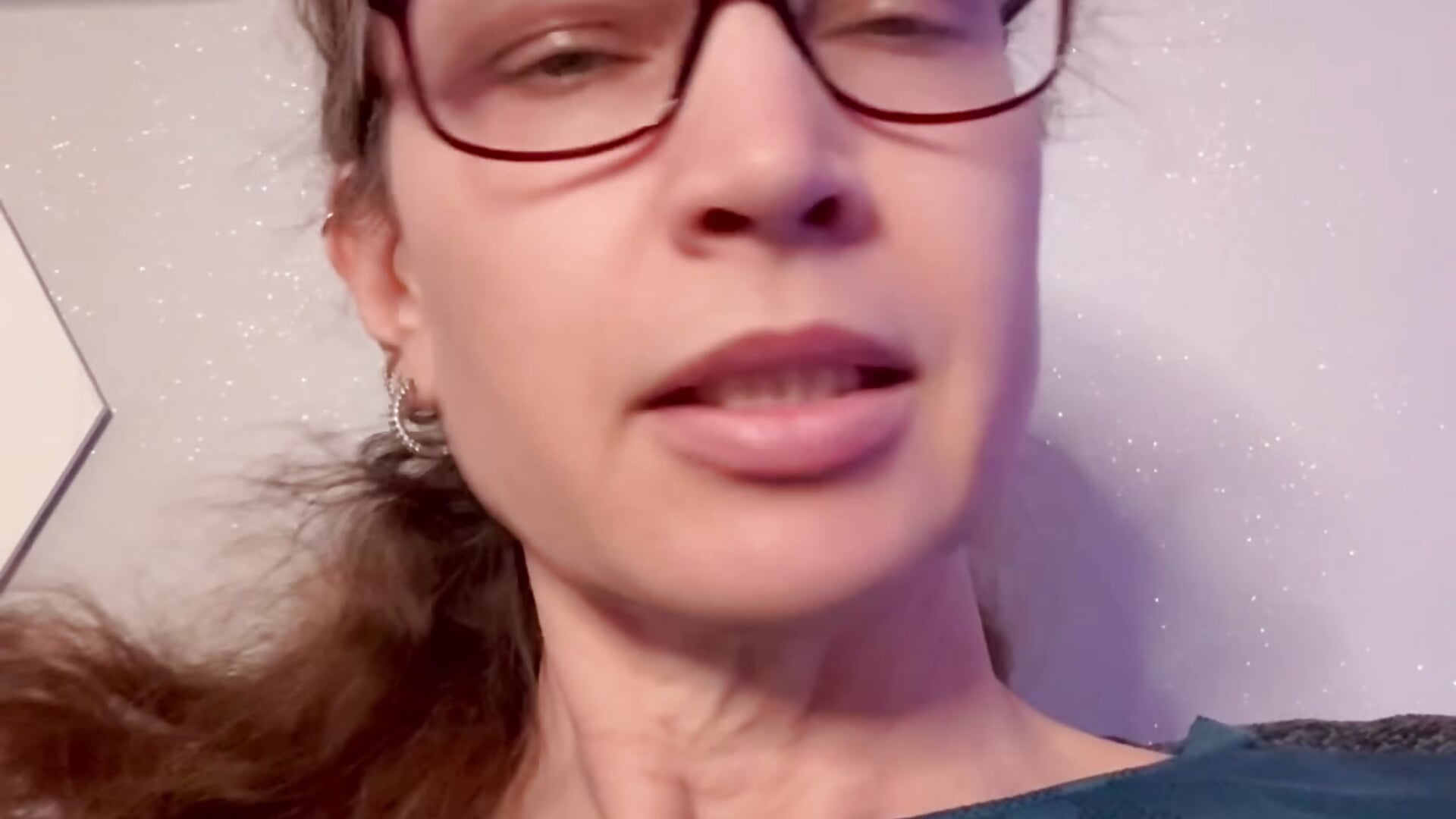 Weist du was mir noch nie passiert ist? #jüngere #ältere #männer Und wie stehst du dazu?  You know w - video di AnnikaRose modella di cam