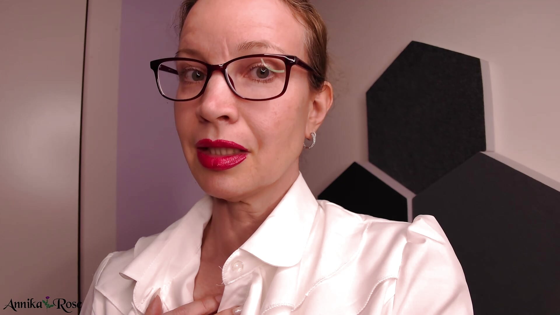 FinDom! DU ZAHLST!  Dieses Video ist nur zu meinem Vergnügen. Du bist der, der zahlt und dafür meine - video by AnnikaRose cam model