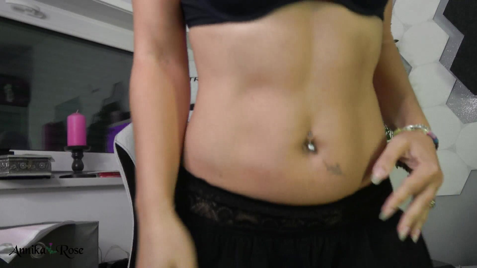 Sei mein Voyeur nach unserem Meeting  Man weiß nie, was Frau so drunter hat. Stell dir unser #Meetin - video by AnnikaRose cam model