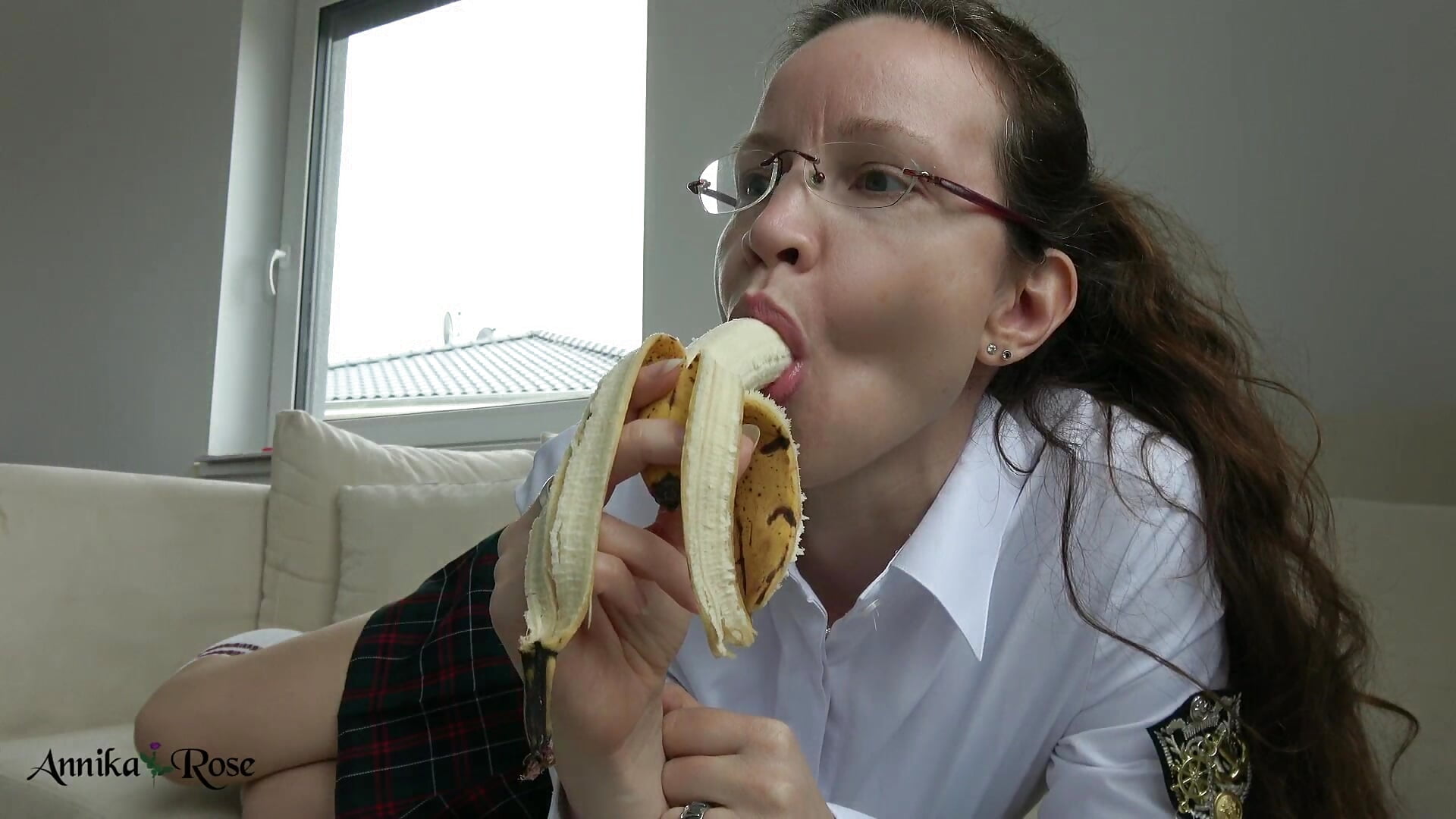 Bin ich so unschuldig?   Lieb, nett und brav? Ich sitze mit meinem Frühstück da und möchte eigentlic - video by AnnikaRose cam model