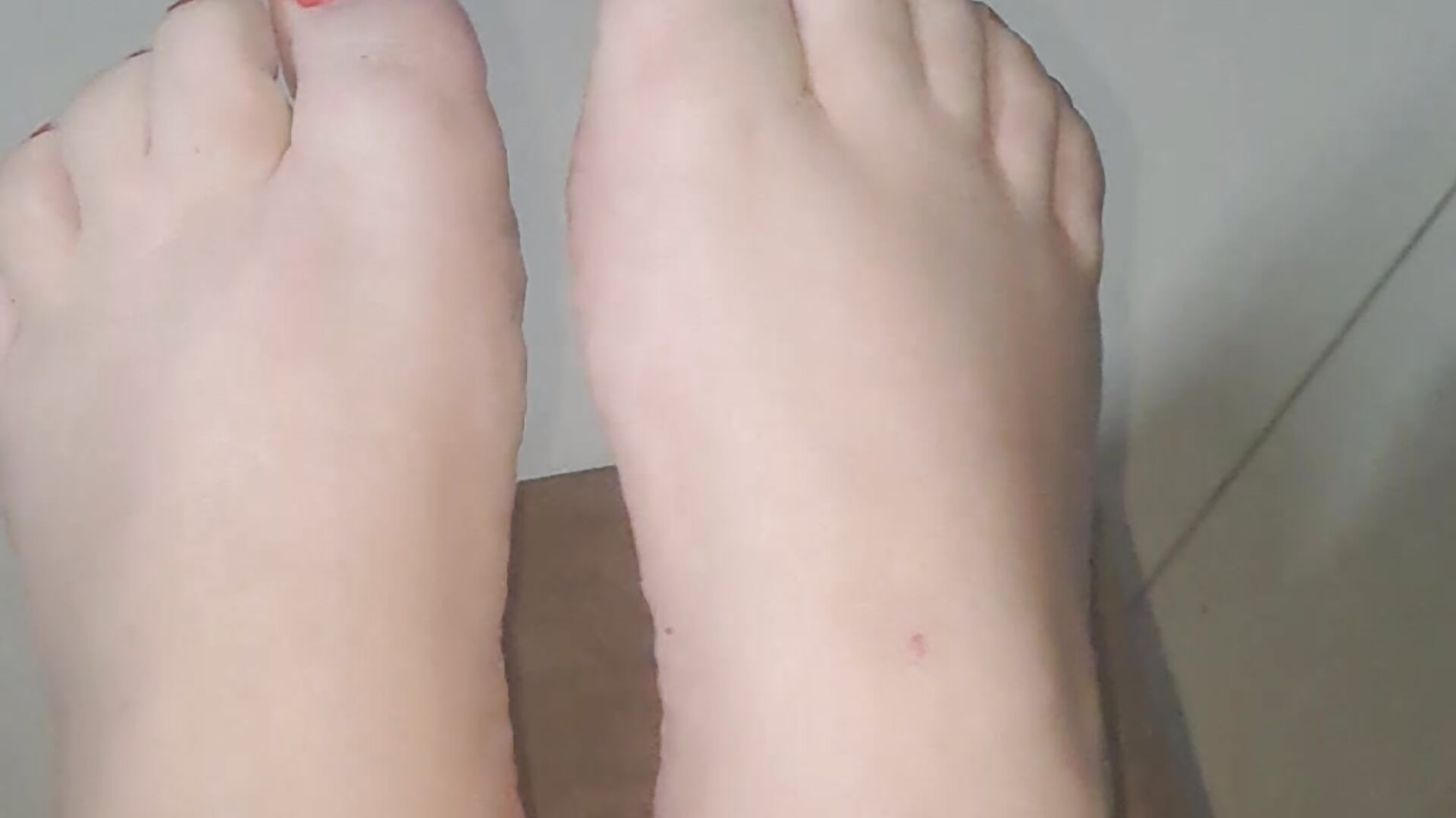 Busy with my toes. Before live broadcast. - video av JadeTodd43 cam model