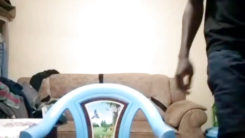 FINGERING ASSHOLE DOGGY STYLE – video od webkamerové modelky Brian_johns