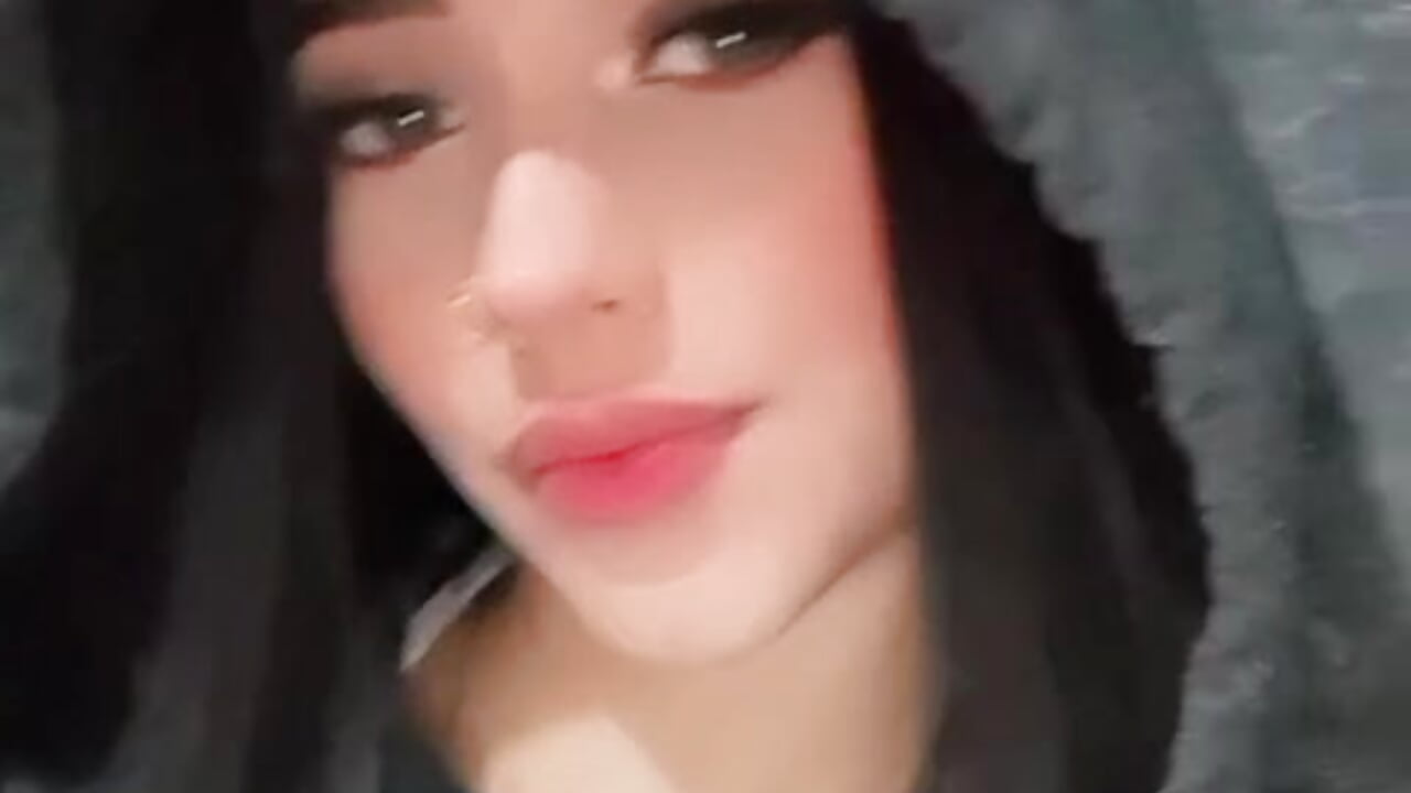 Cold days to wear coats - video by liccy_hall cam model