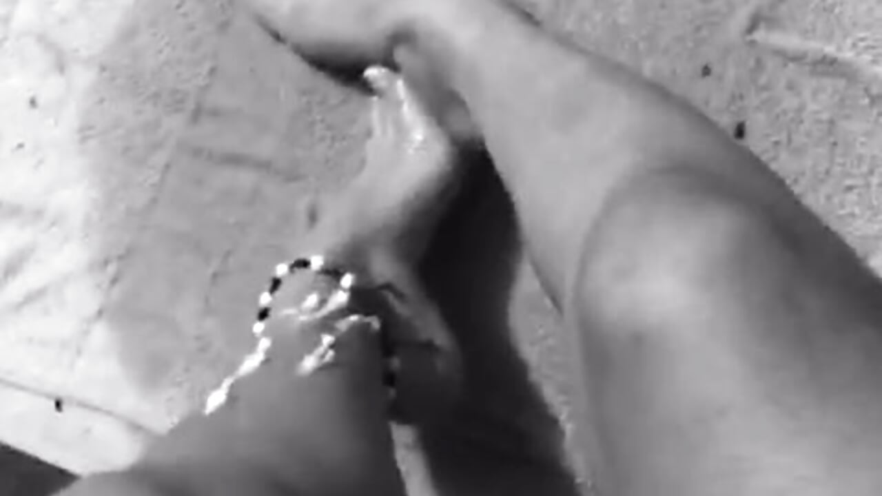 My feet - video by liccy_hall cam model