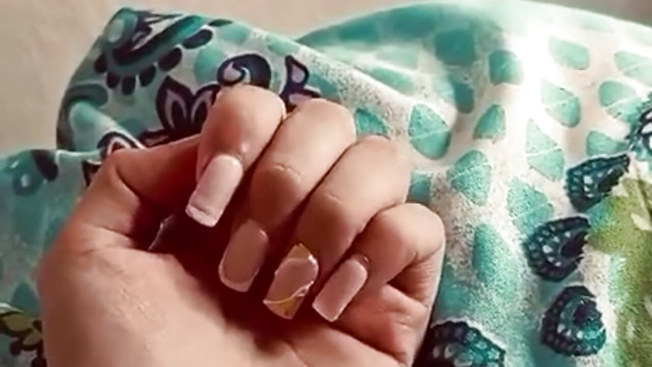 You need a hand? - video by liccy_hall cam model