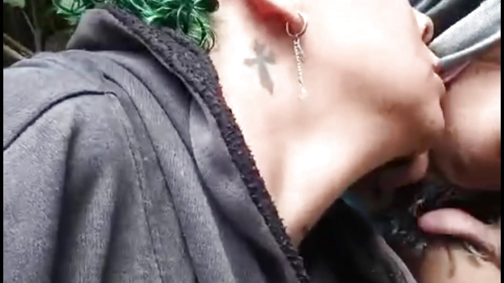 playing outdoors is fun - Video von Rob_and_lizzy Cam-Model