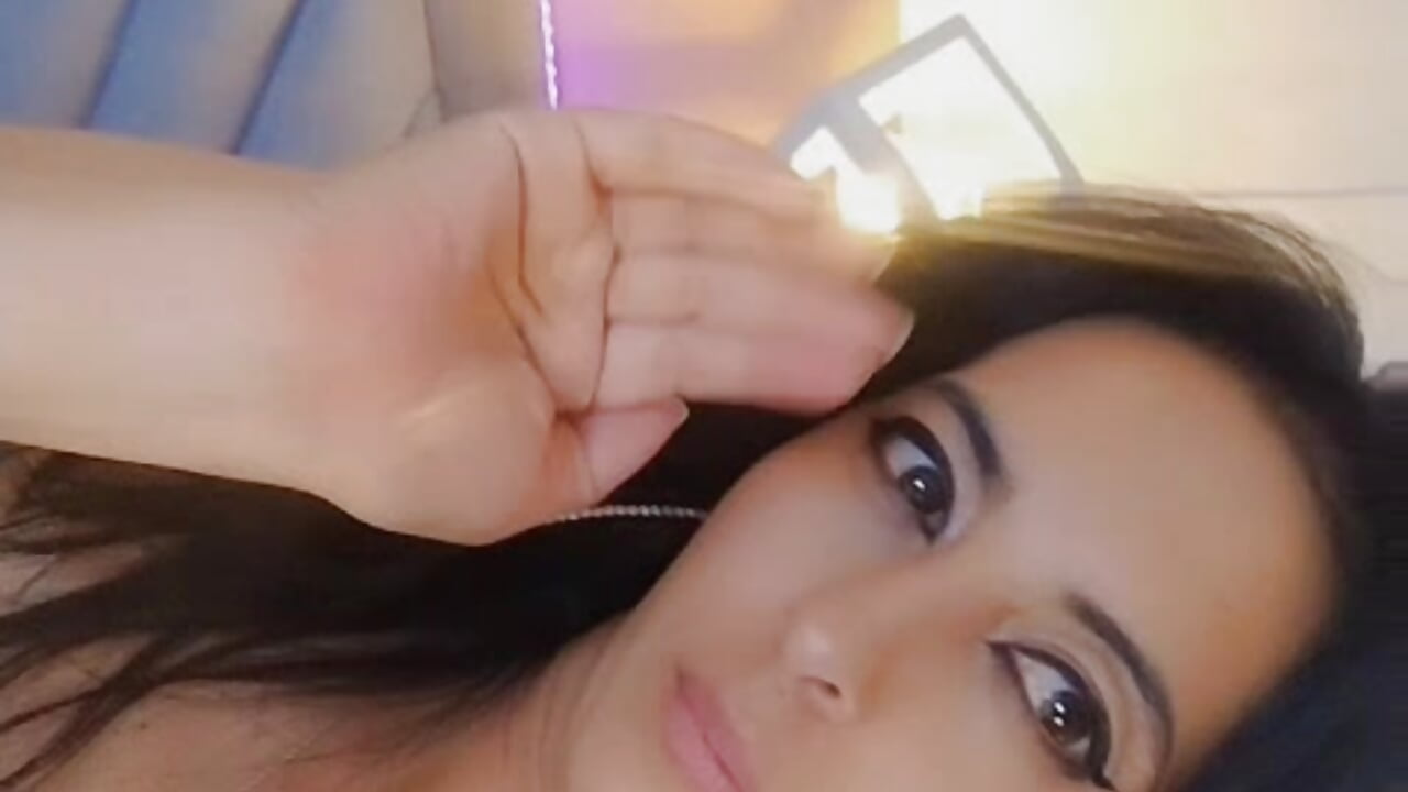 😉 A Closer Look at Me – видео вебкам-модели vickybloom