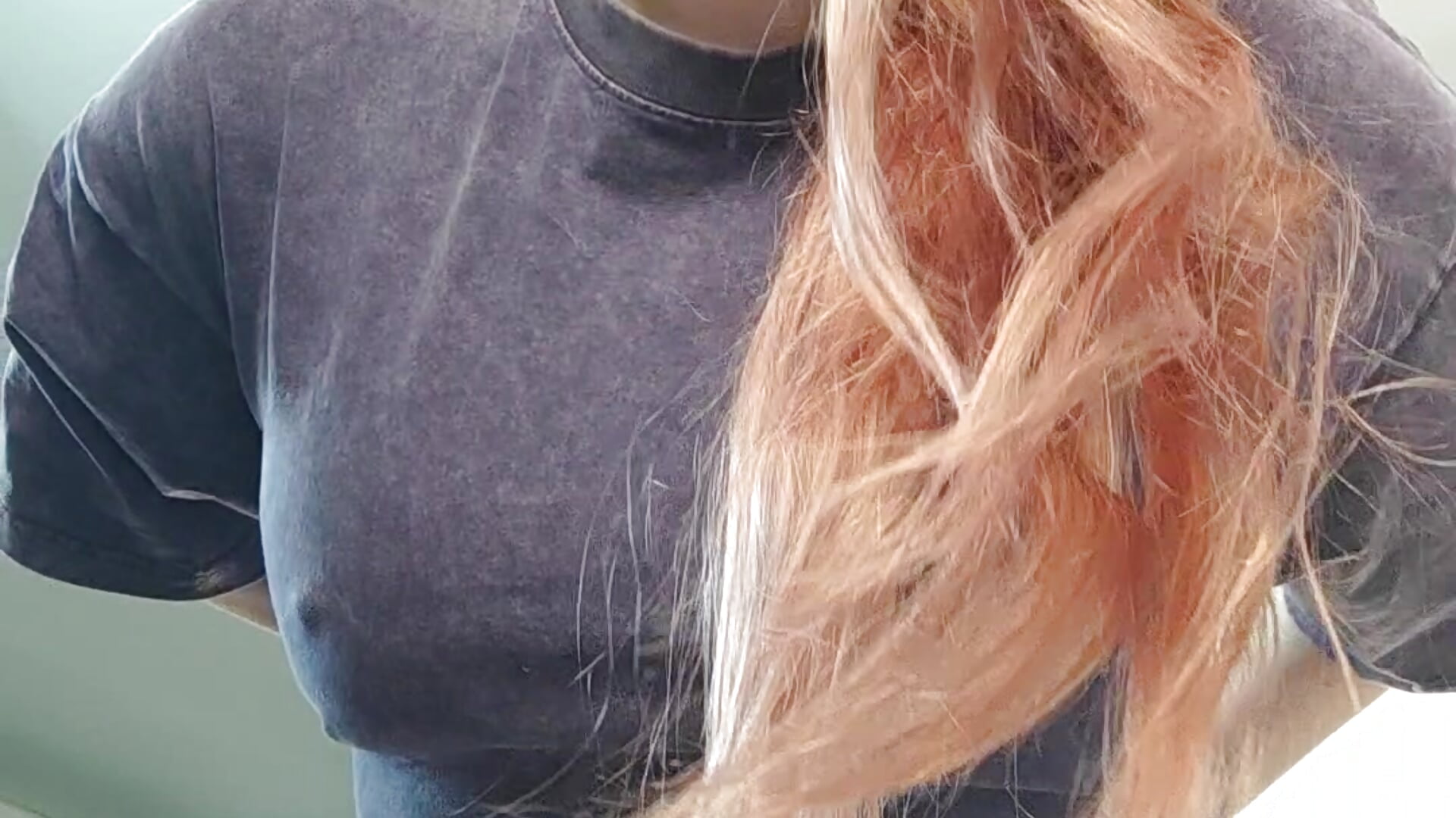 Oversize T hides THIS🙃 - vídeo de Denise__Levi
