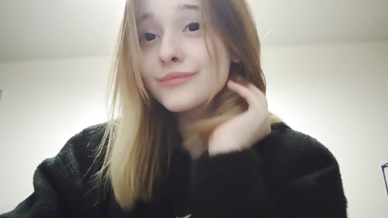 Meow Welcome to my room - video by zeecutie cam model