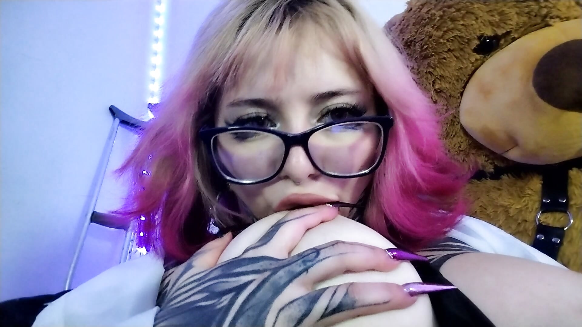 SUCK TITS TEACHER 🔥