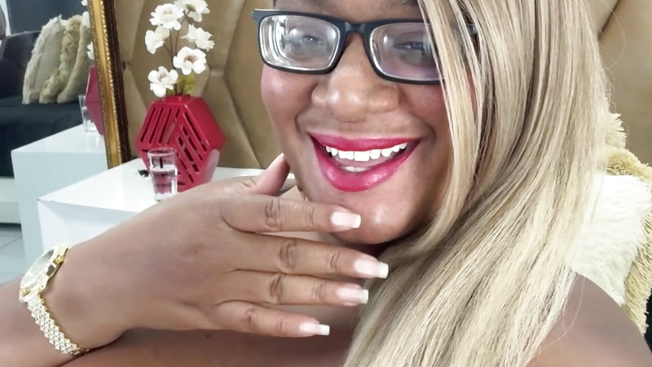 My body is craving some attention tonight, come tell me exactly what you want to see. 💝 - video by NahomiAndrew cam model