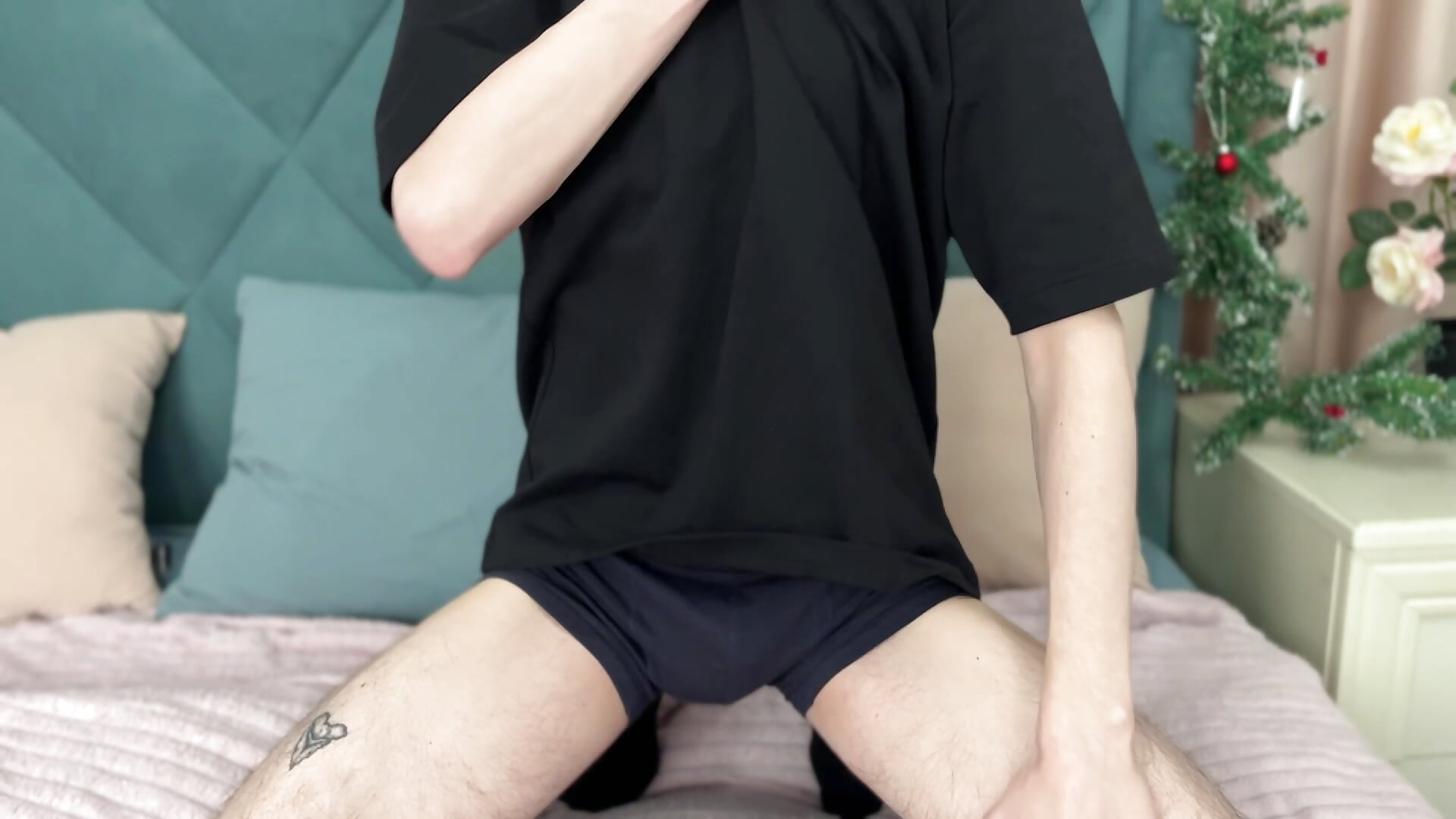 Sexy slim body - video by DannyIero cam model