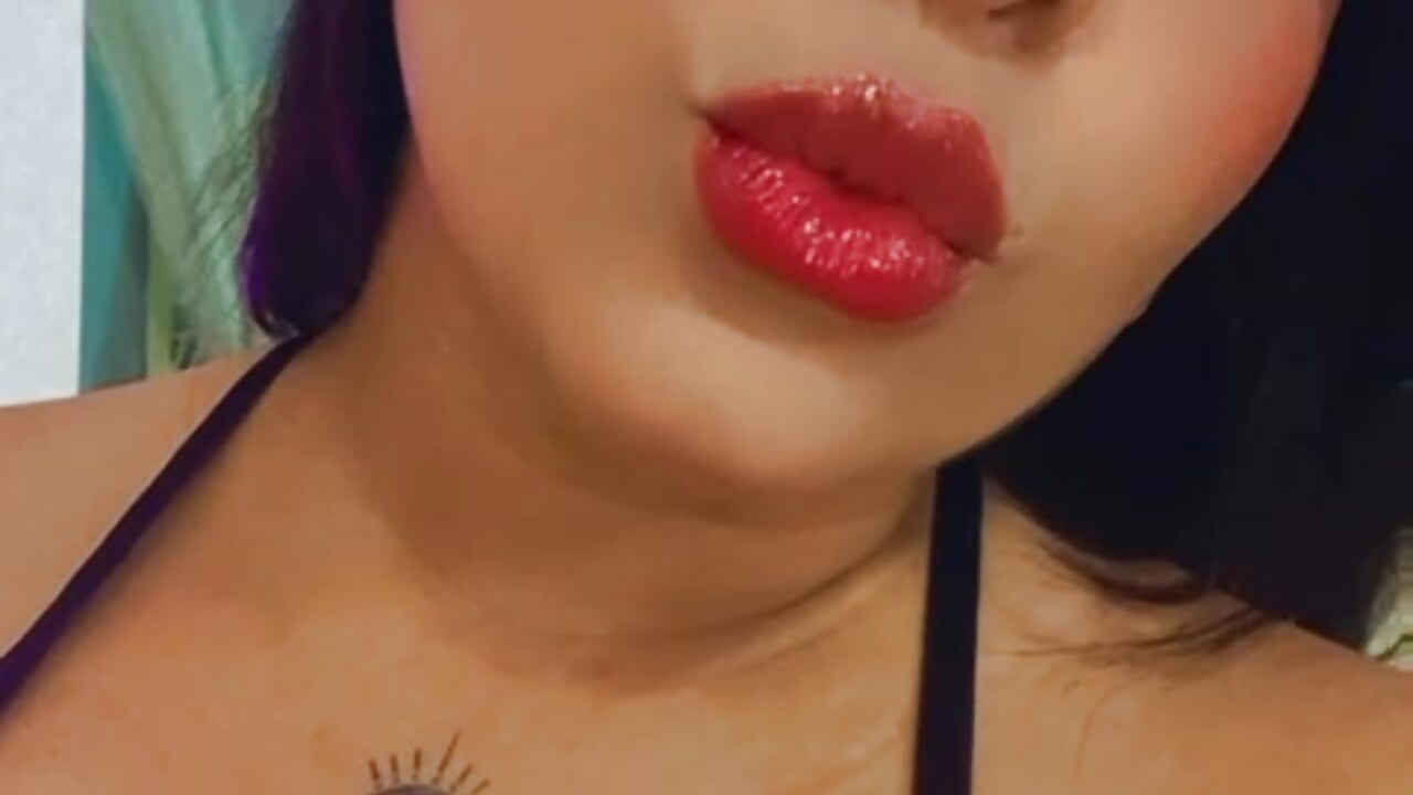 A kiss guys!... Online now 🩷 - video oleh Sheeryl__ kamera model