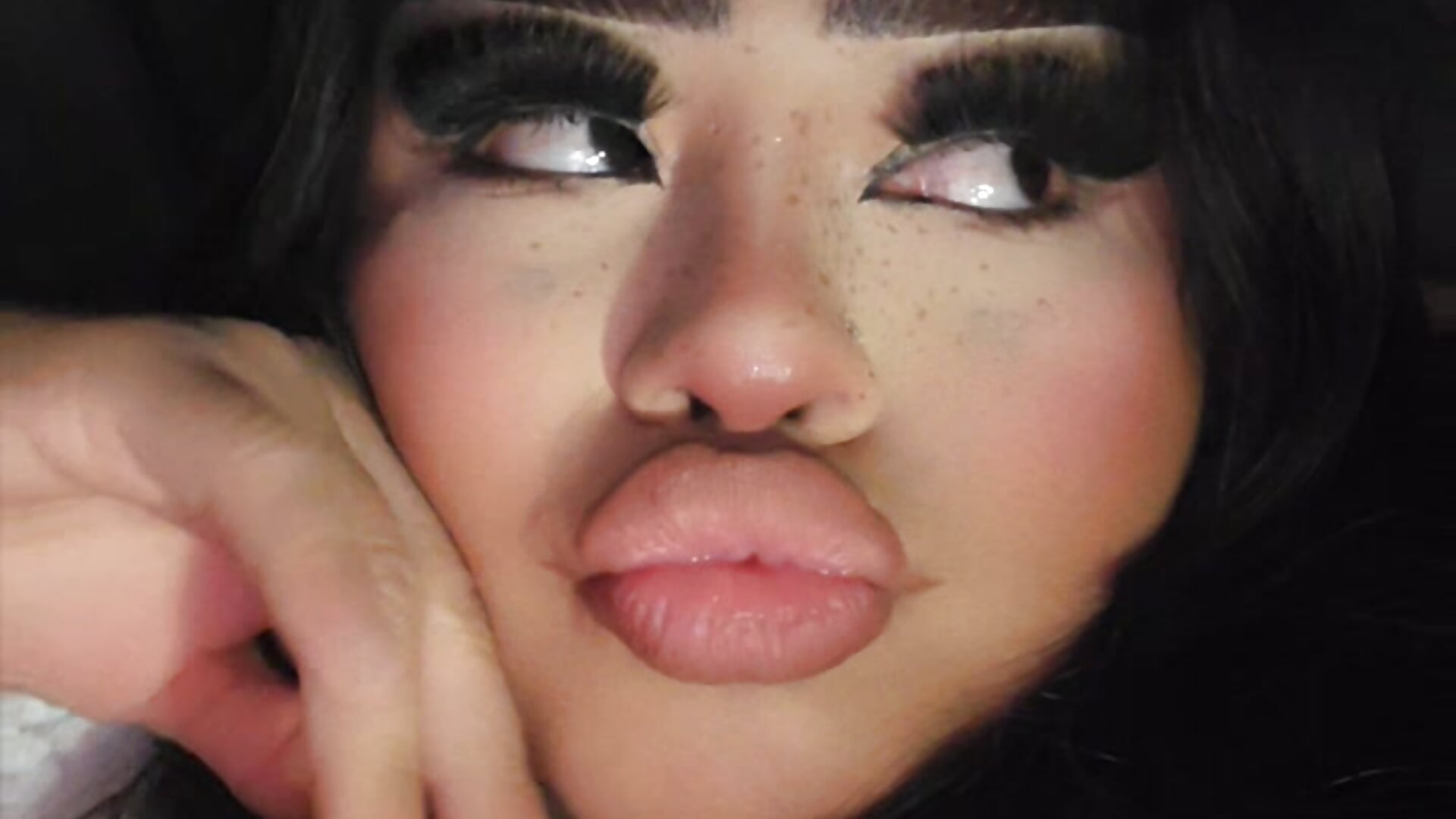 1000003626 - video by Mistressmialure cam model