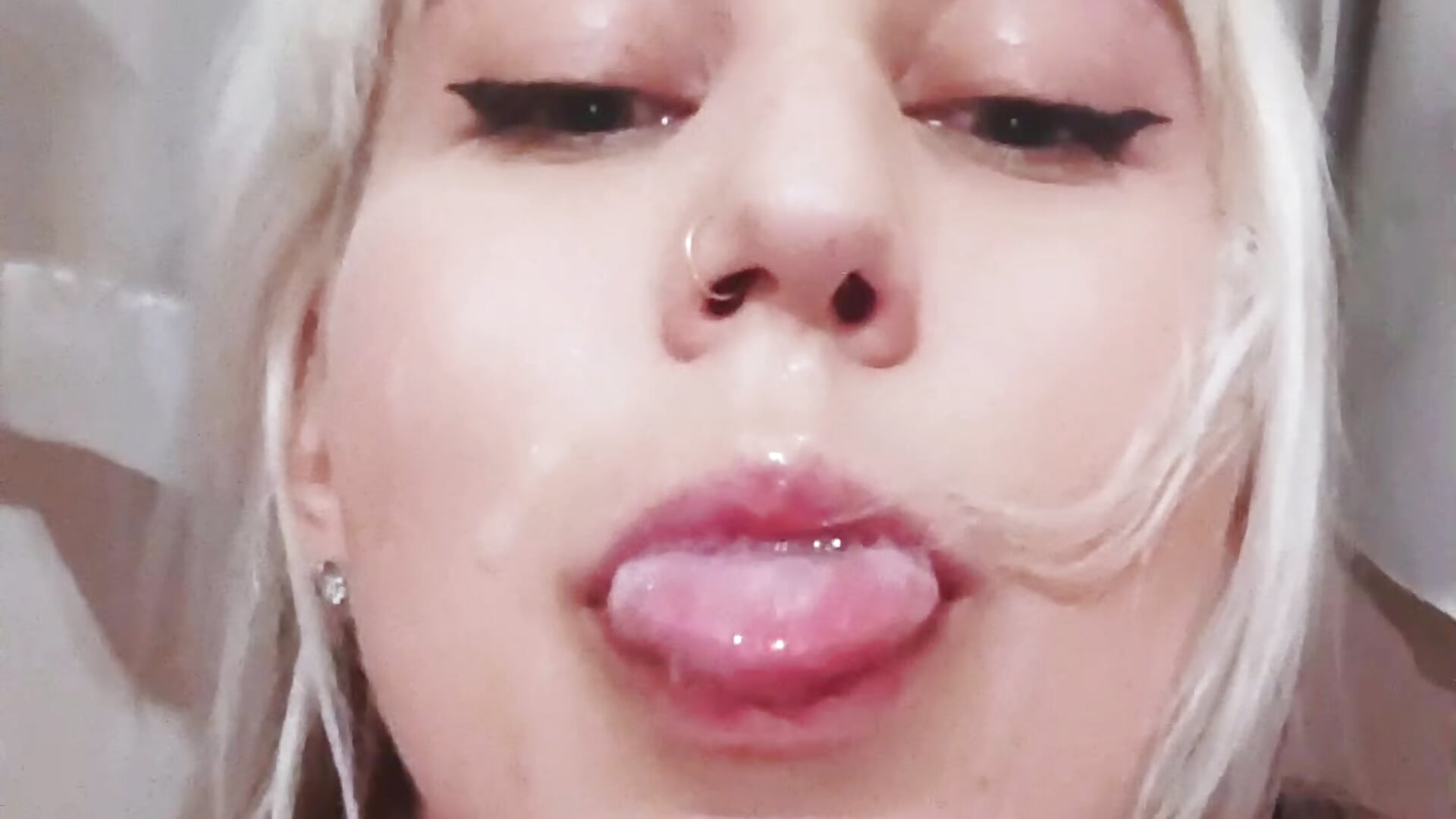 Saboreando porra, adoro 😈