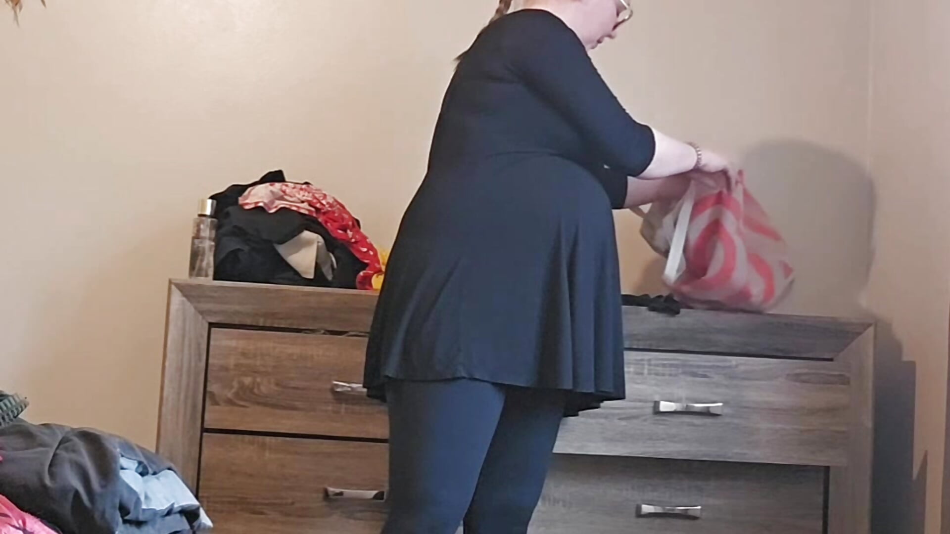 Laundry at the new house 9 months pregnant.  Clothed/free - video by littlelustlamb cam model