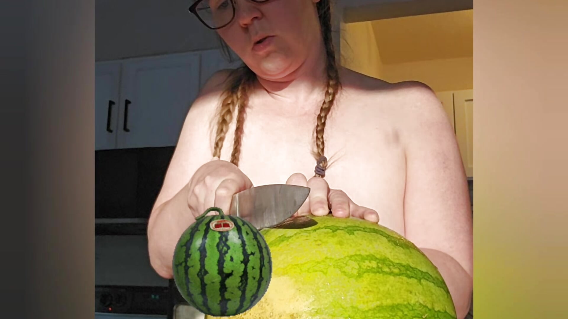 Cutting Watermelon in the morning sun naked, but hiding the naughty bits - video by littlelustlamb cam model