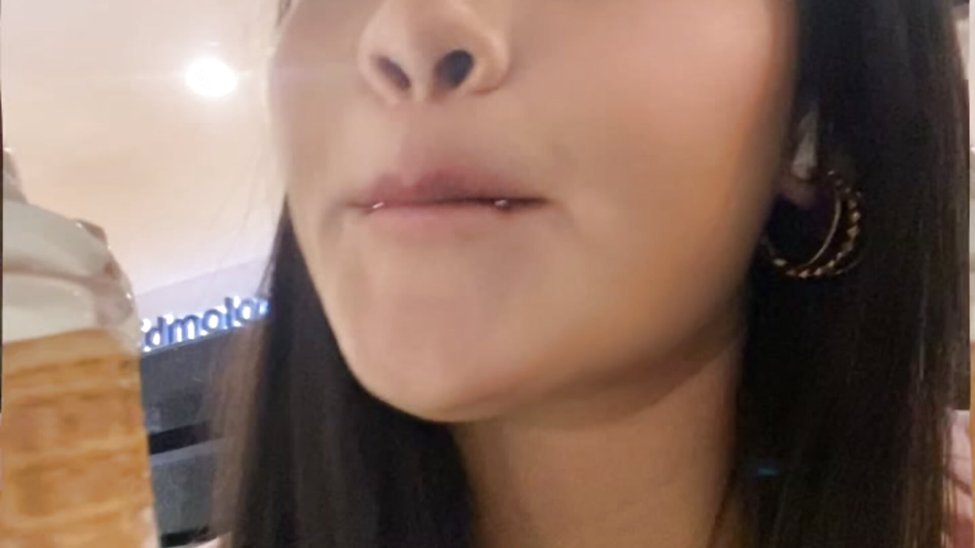 Wanting to suck your dick, how I suck my ice cream 😜😏💦 - video của người mẫu cam Ari_Martin