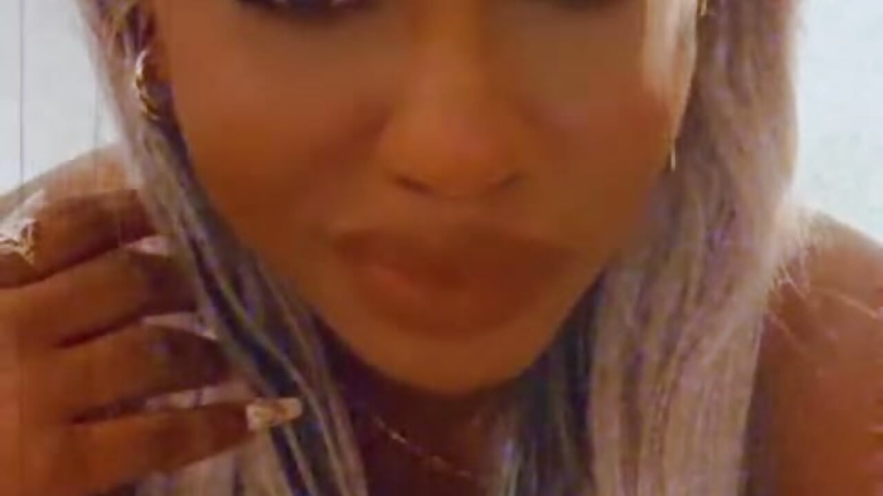 Be honest, have you ever had a wet dream with me in it? - วิดีโอโดย MamiSol โมเดลแคม