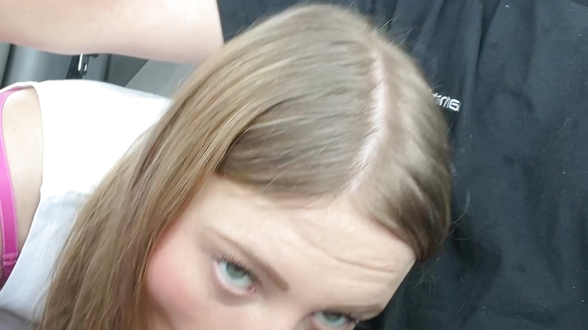 Marie Bläst Meinen Schwanz im Auto - Video von NickyGold_Official Cam-Model