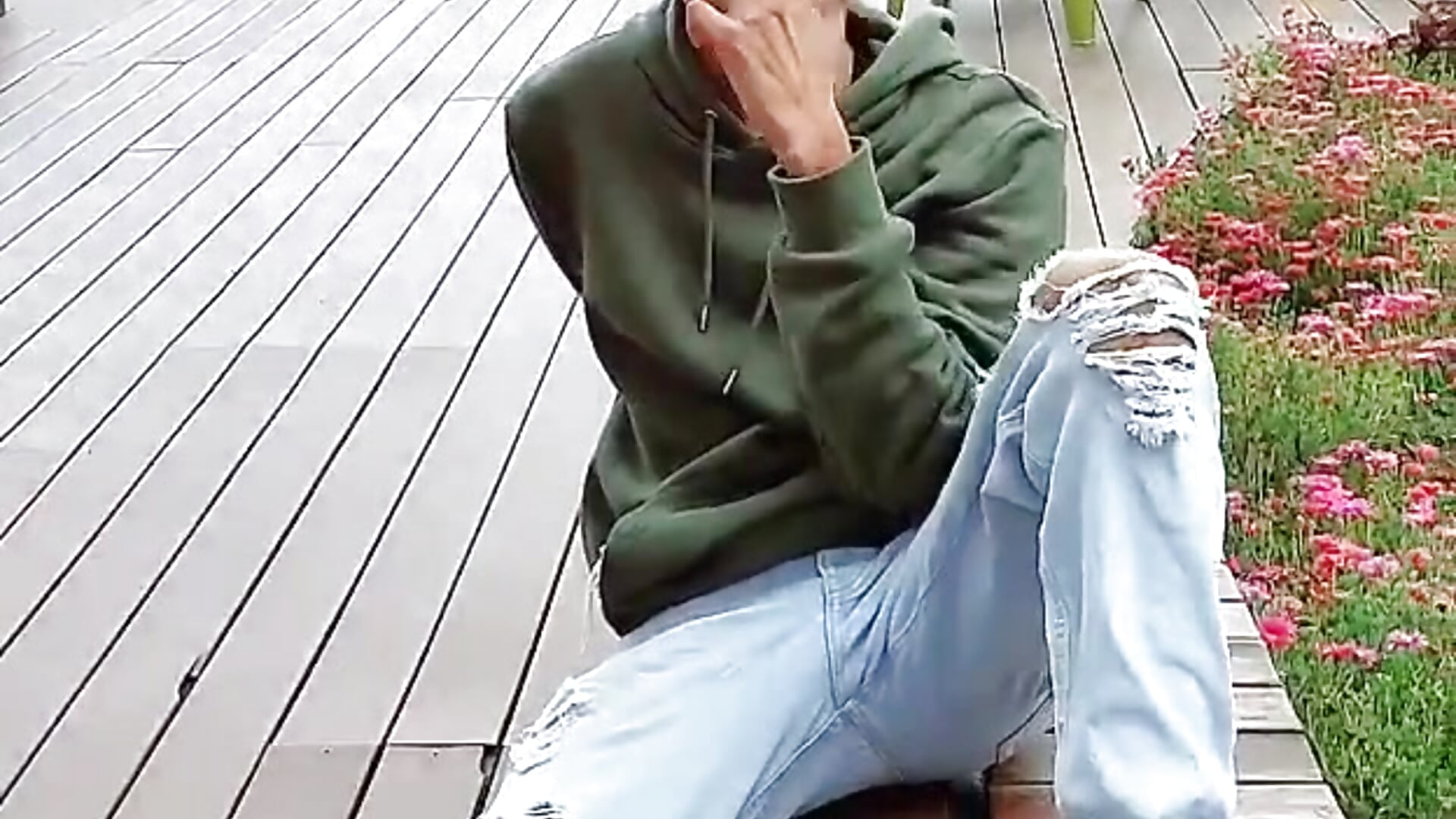 c74ccb1d-8121-43ed-8d5f-b1037741e5a2-1_all_1769 - video oleh model kamera Leunamt