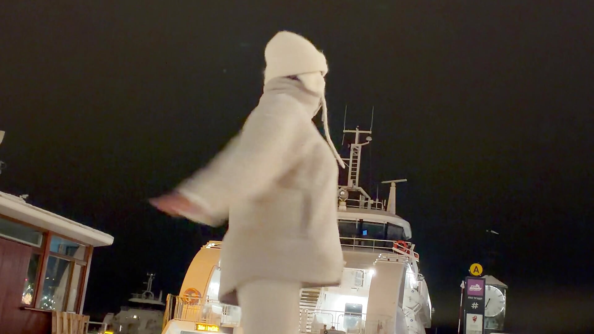 Oufit Oslo - video by Alirawrz cam model