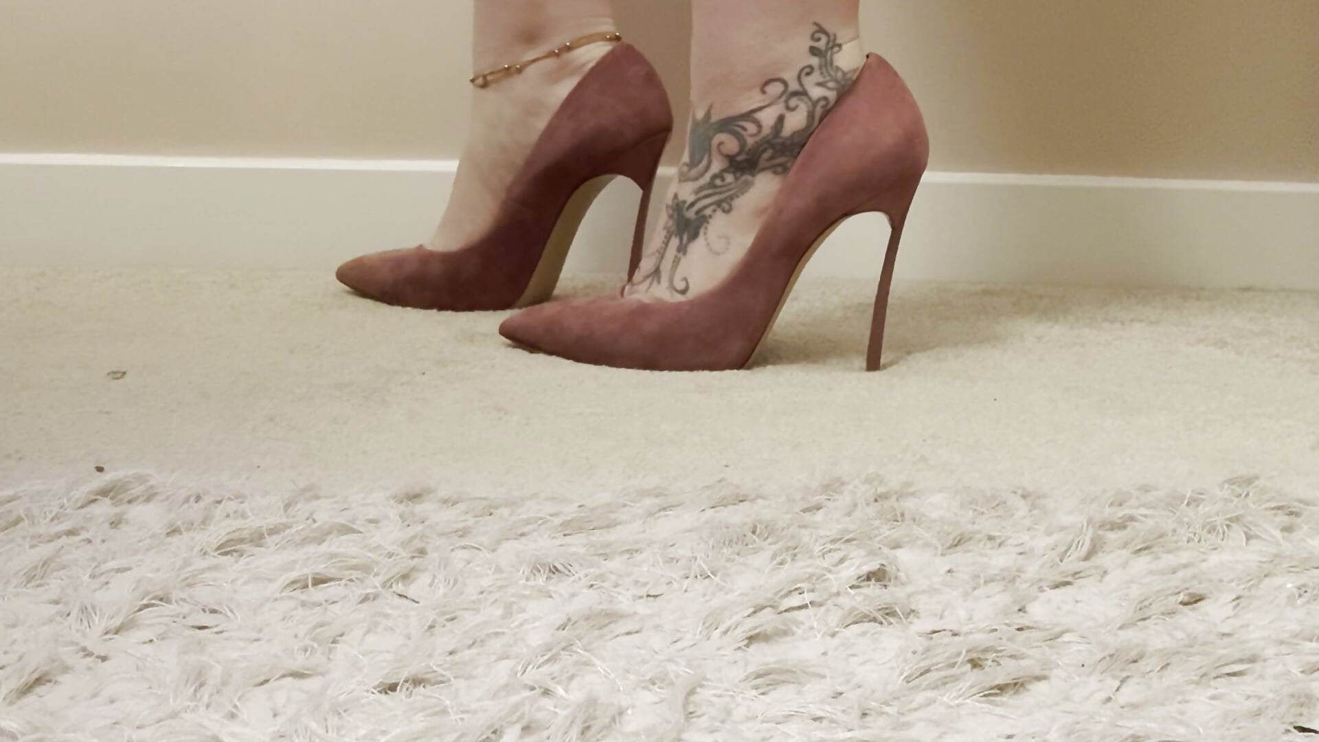 watch me walk in BLADE HEELS - video by redheadrosie69 cam model