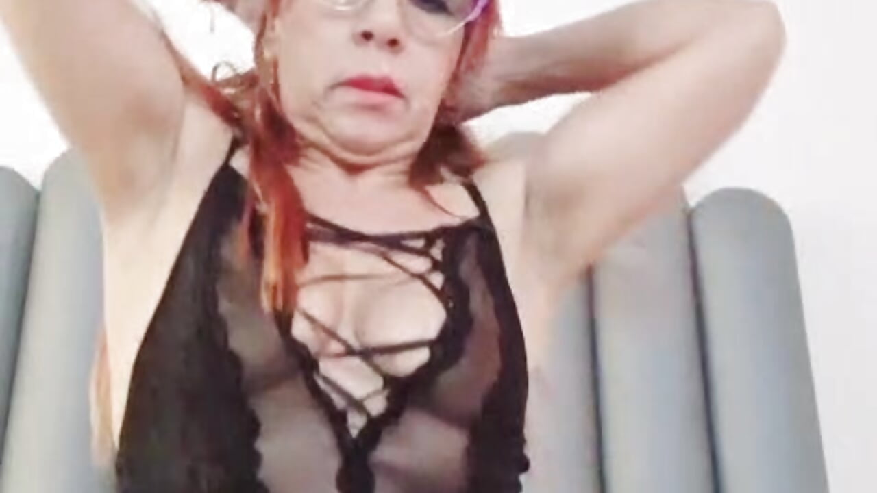 Touch my body and clit 🥵－カメラキャストのSussanMilf_の動画