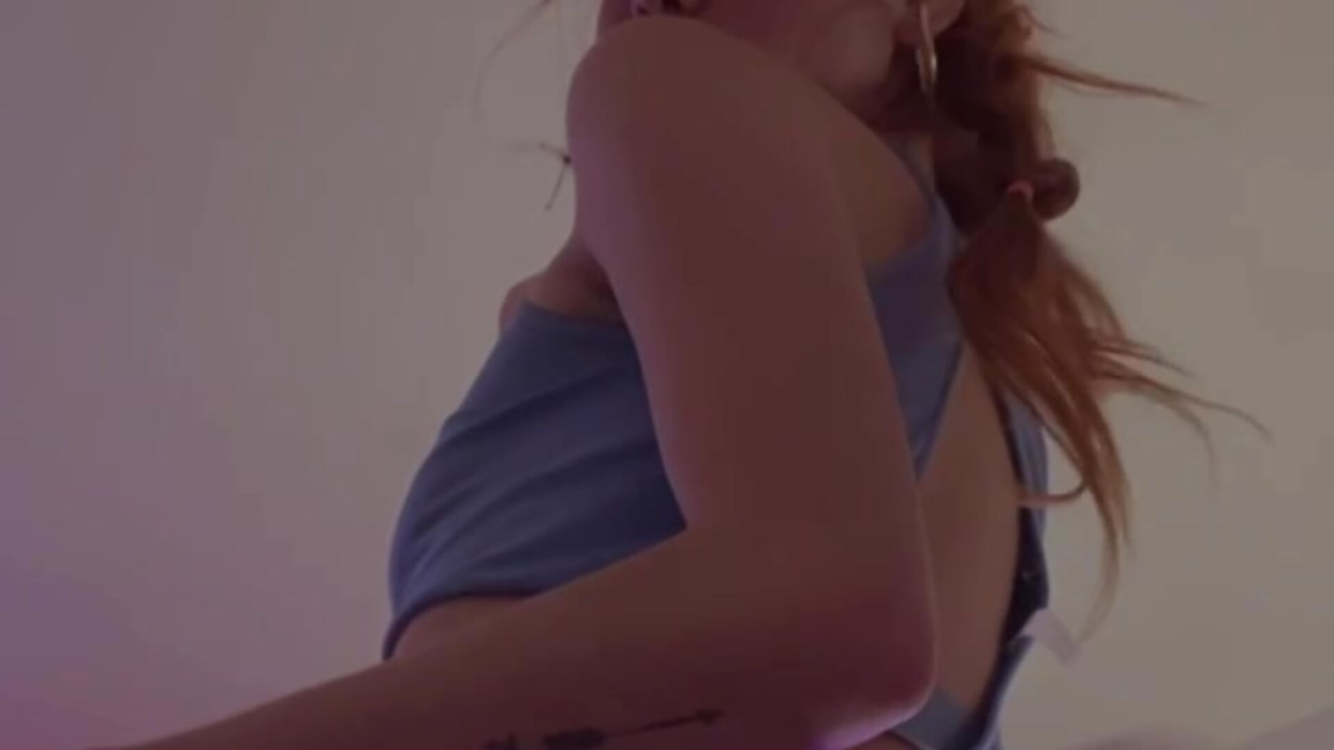 Pm ? 😼 - video by Lorraine_Leon cam model