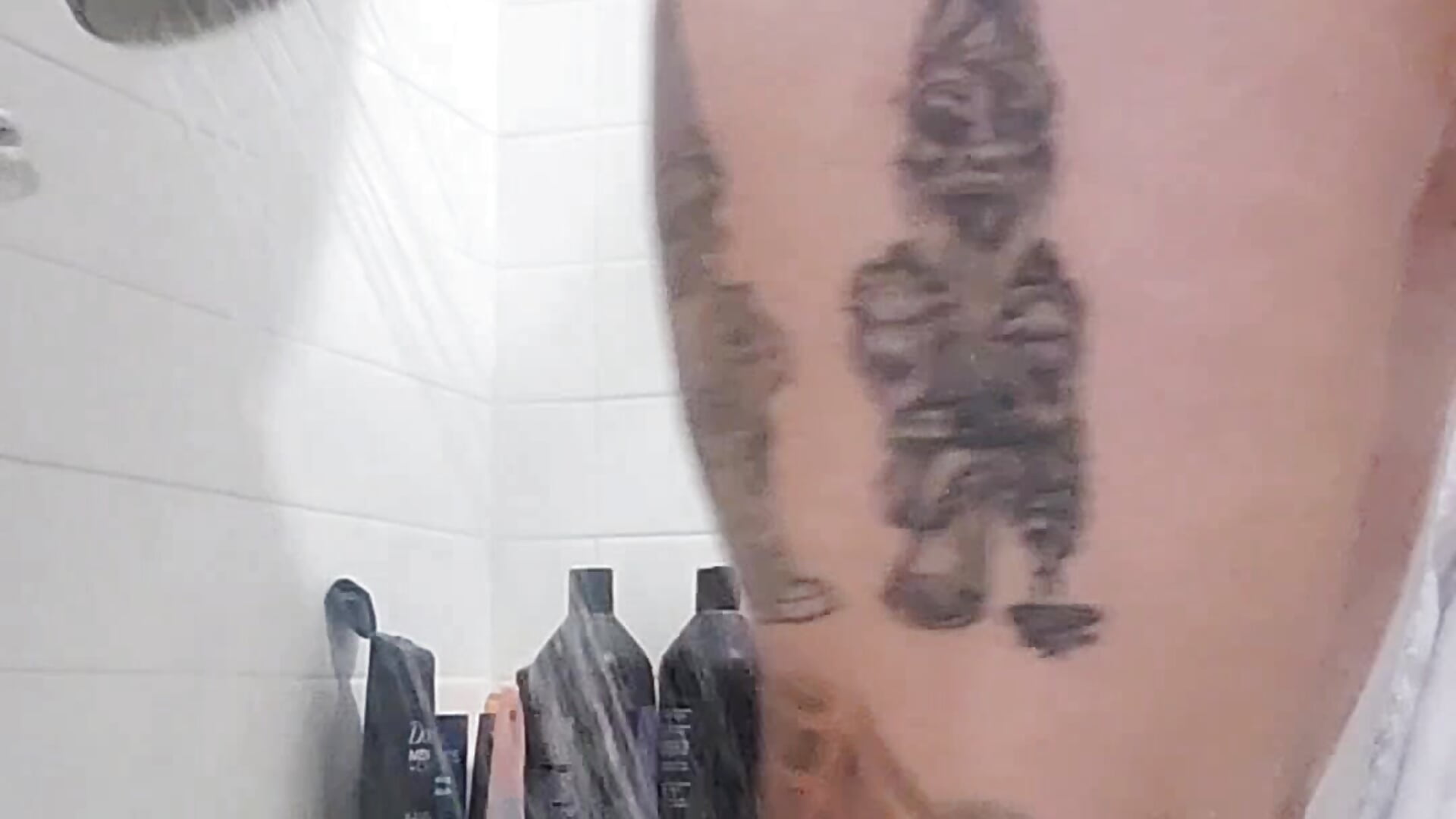 Shower time - vidéo du modèle de showcams _Layze_