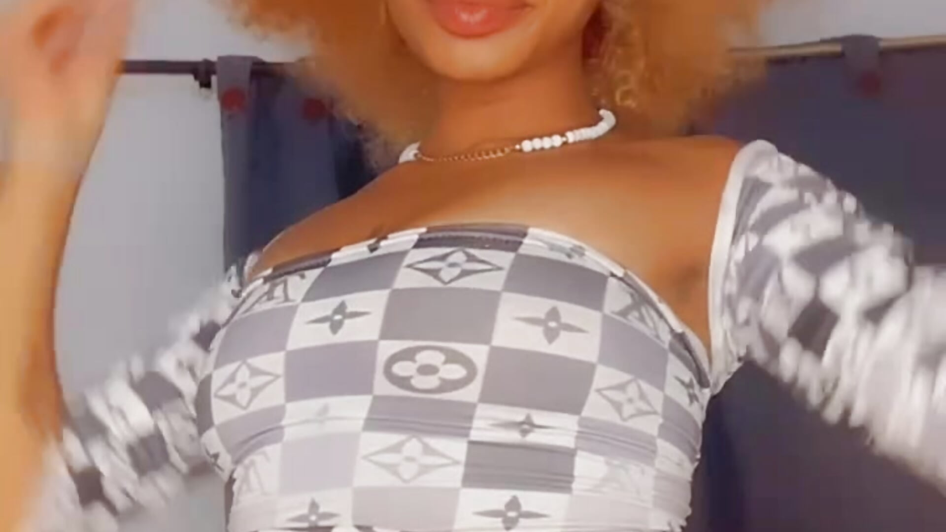 trim,DA39BF2C-5EB3-4A24-818C-CCFF5ACB47A9 - vídeo de la modelo de cam Alice222black