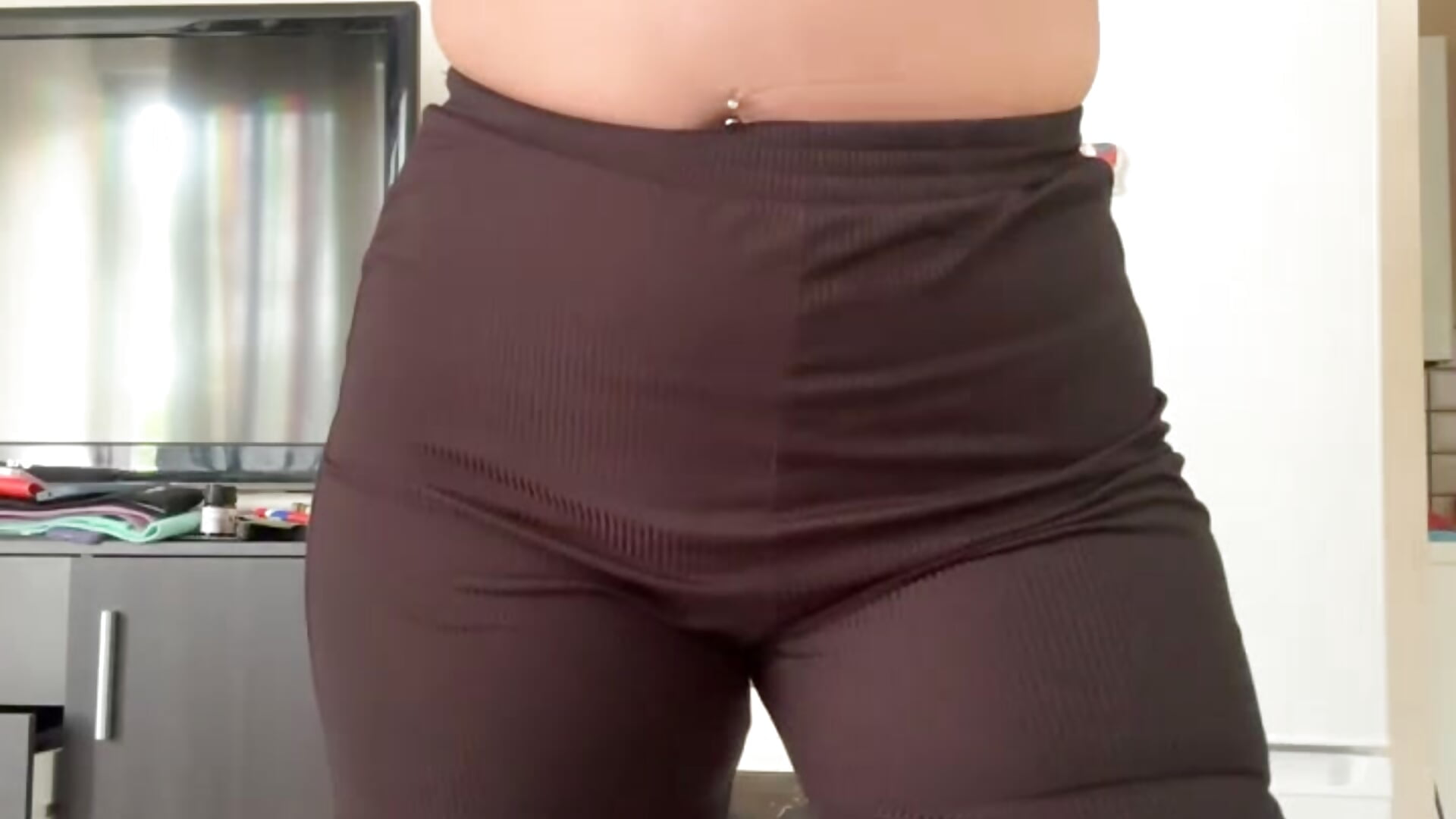 Mon voisin m’a vu NUE à la fenêtre 😅 - video by Lolakoala75 cam model