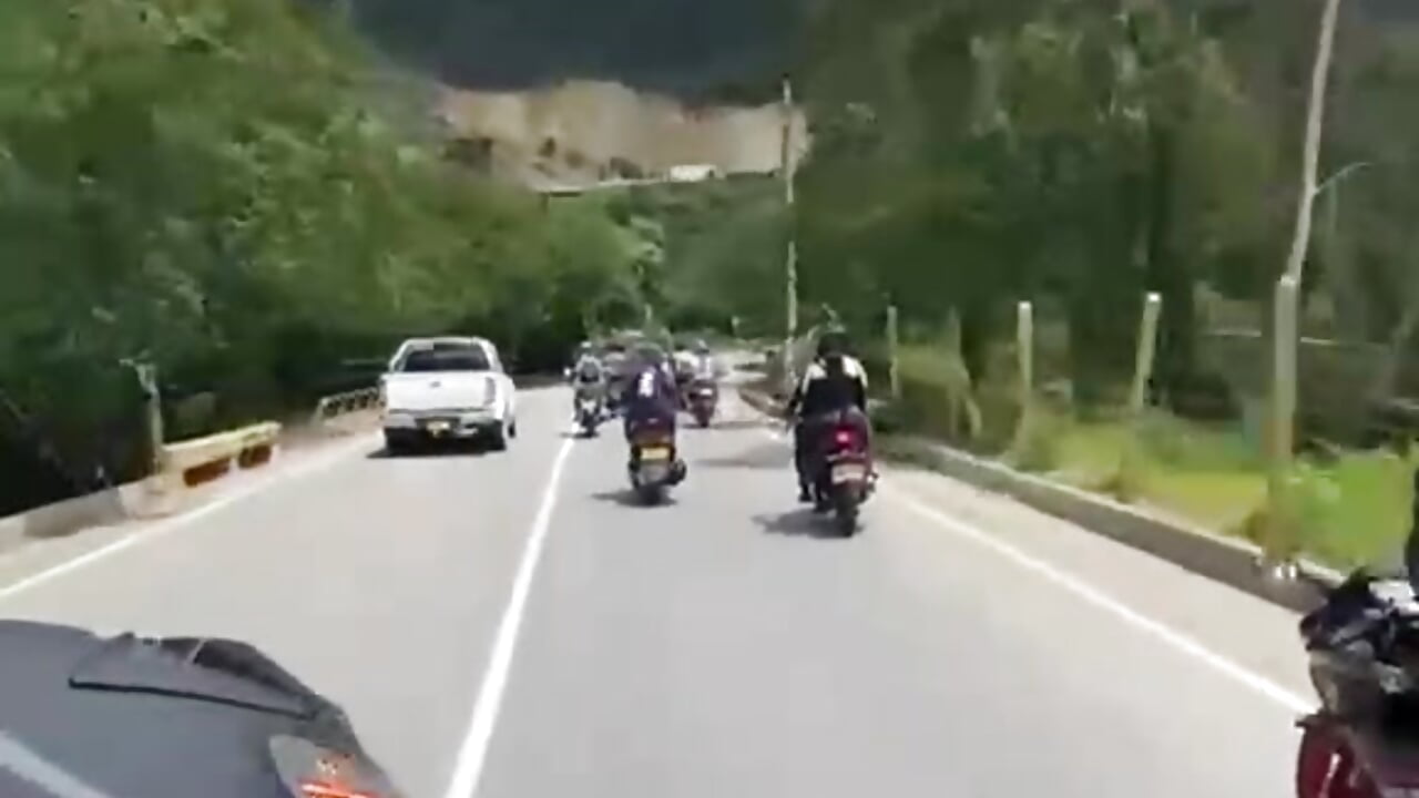 traveling by motorcycle💘💘. - vídeo de la modelo de cam Kiara_Casidie