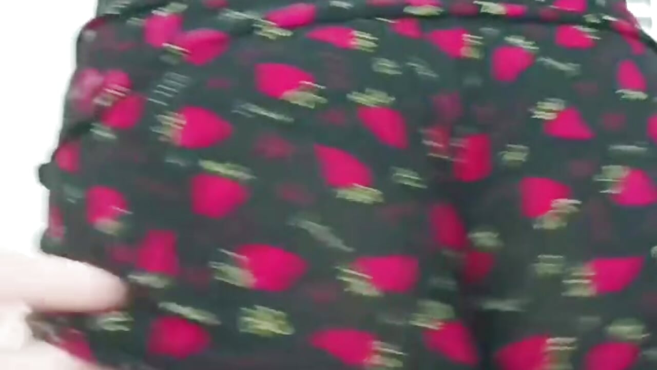 Quer um moranguinho? - Vídeo de Klara2221, modelo de vídeos