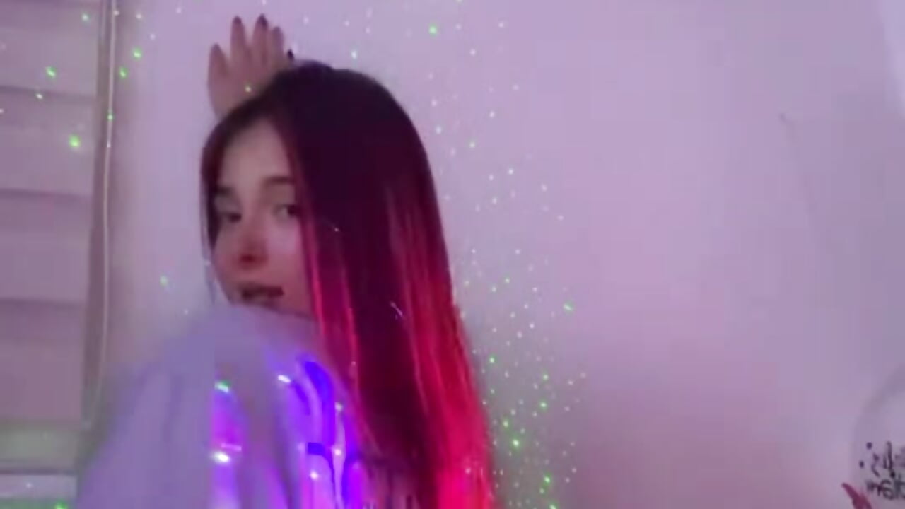 Dancing no panty - lucyy_tay adlı kamera modelinin videosu