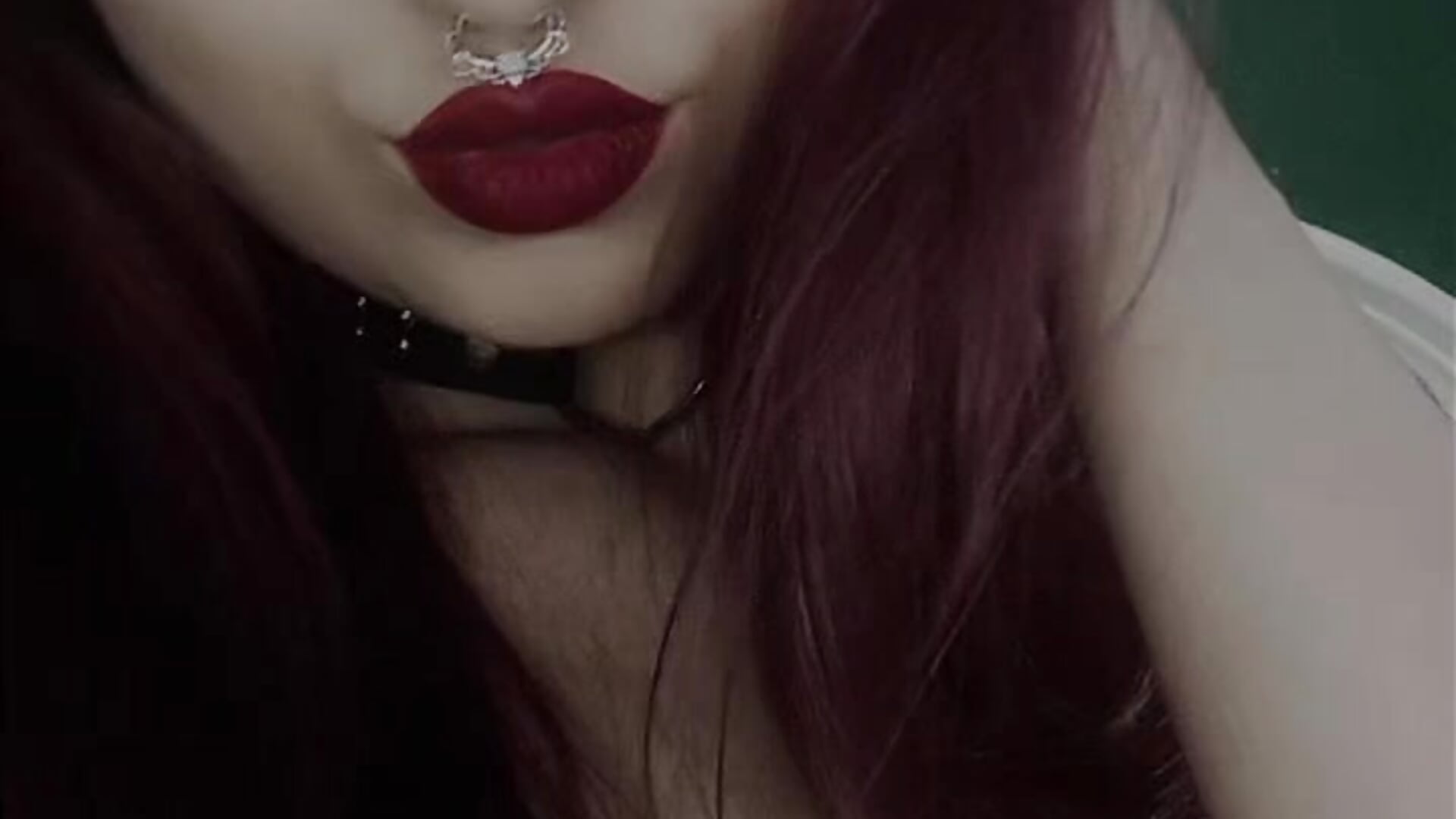 🌙 A beautiful face catches your eye. A powerful presence keeps it. – video modela na kameri ArielBurn