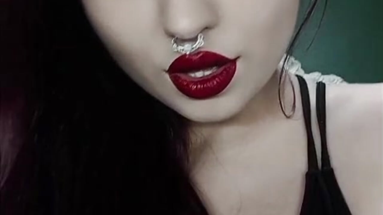 Elegance wrapped in mystery... one look is never enough. 🖤 - video by ArielBurn cam model