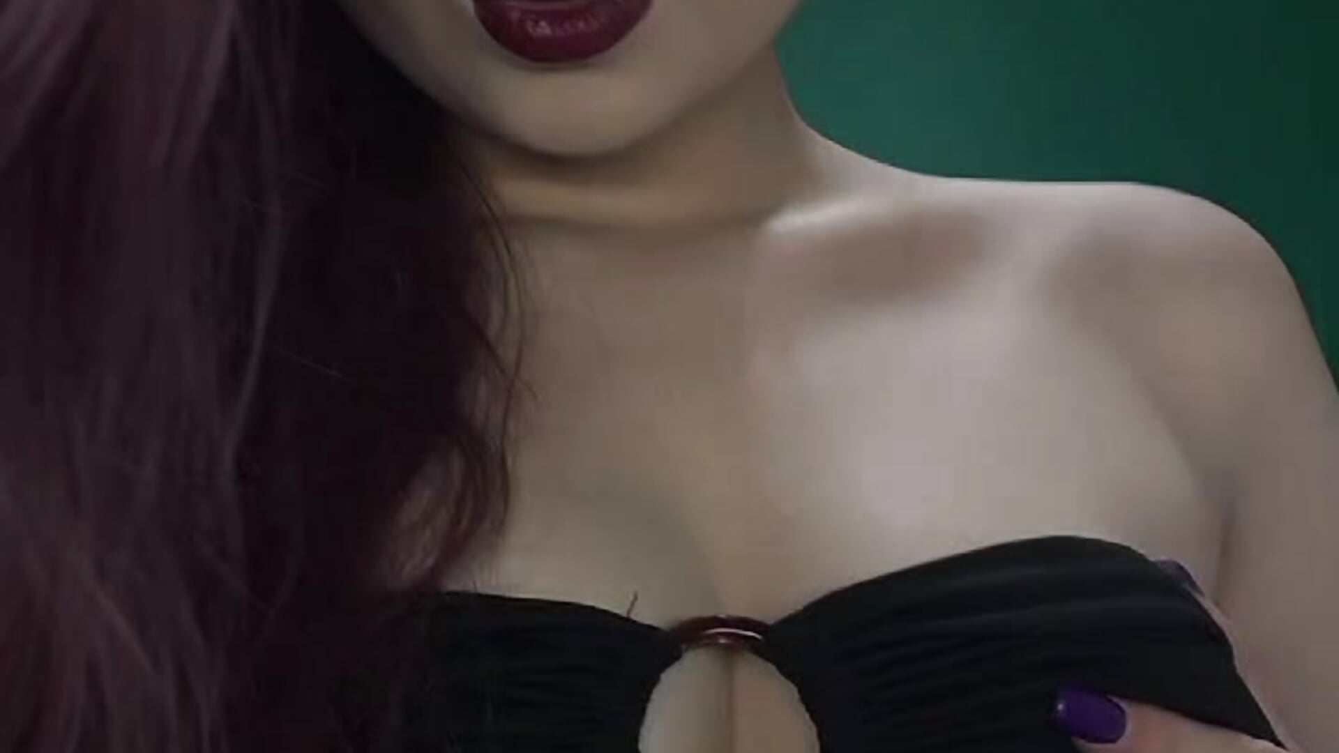 Maybe the most dangerous thing about me isn't the way I look... it's the way I make you wonder.🔥😈 – video modela na kameri ArielBurn